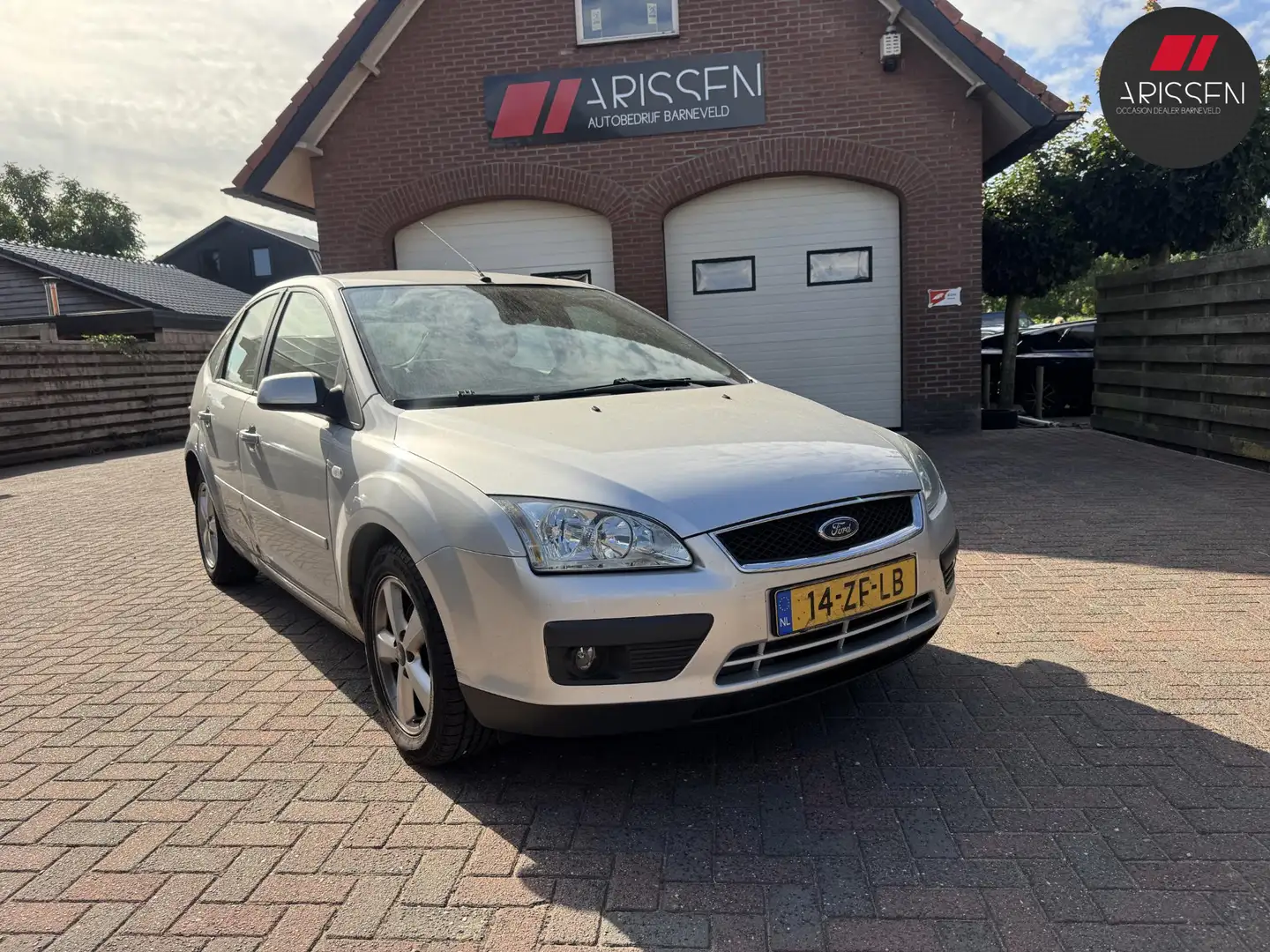 Ford Focus 1.8-16V Ambiente Flexifuel Export Gris - 1