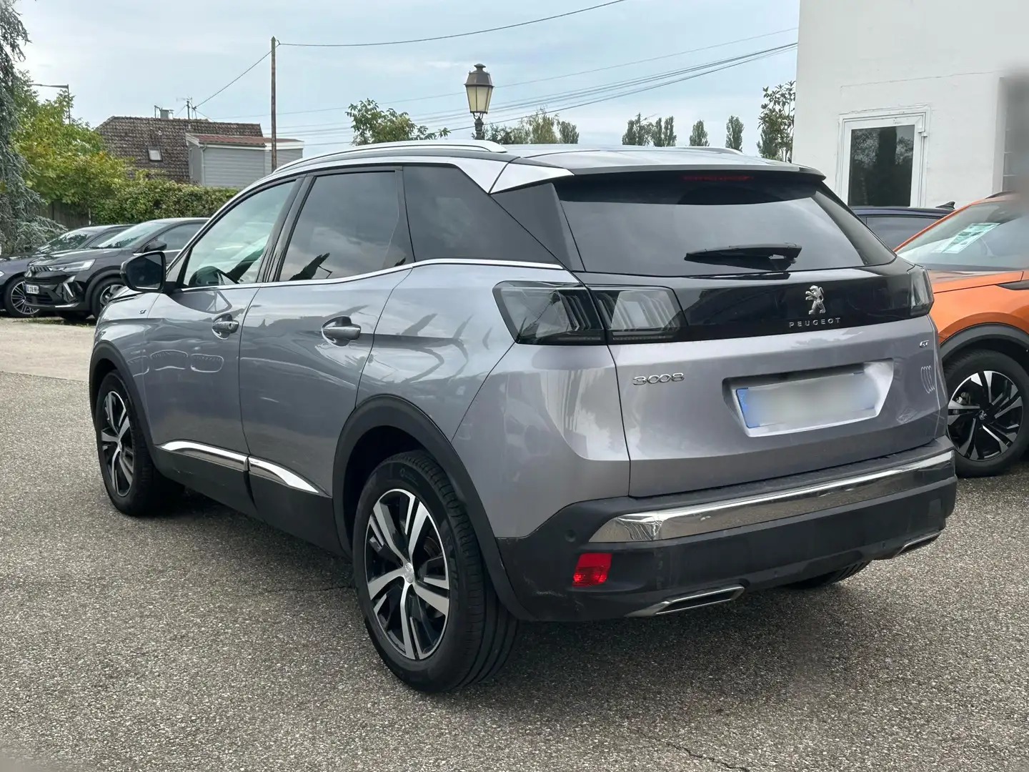 Peugeot 3008 PEUGEOT 3008 SUV 1,5 Blue HDI III 2024 GT Grau - 2