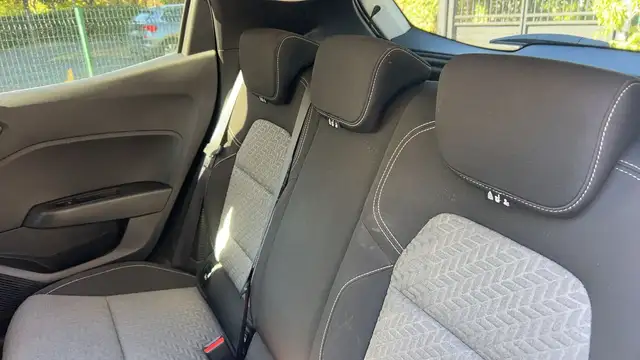 Renault Clio view 9