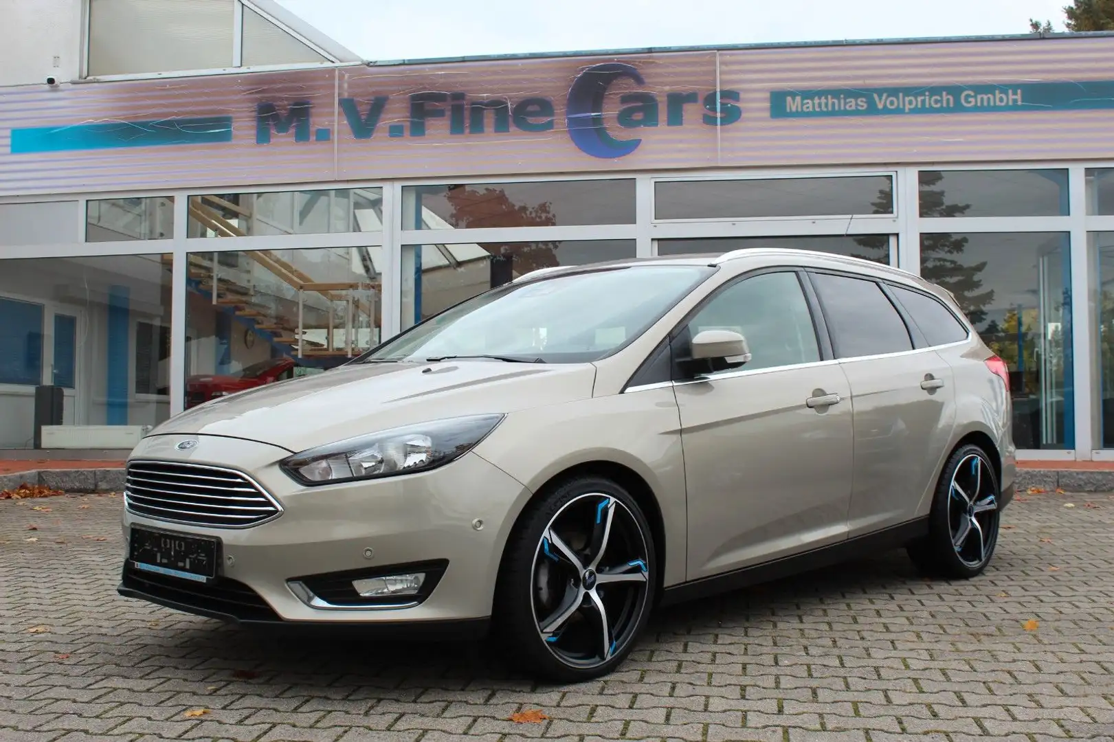 Ford Focus Turnier Titanium Silber - 1