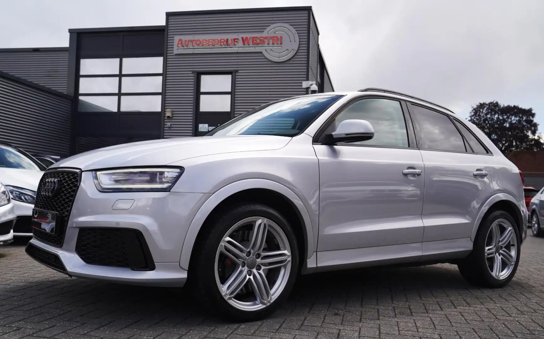 Audi RS Q3 RSQ3 2.5 TFSI quattro | Carbon | Bose | Stoelverwa Grijs - 1