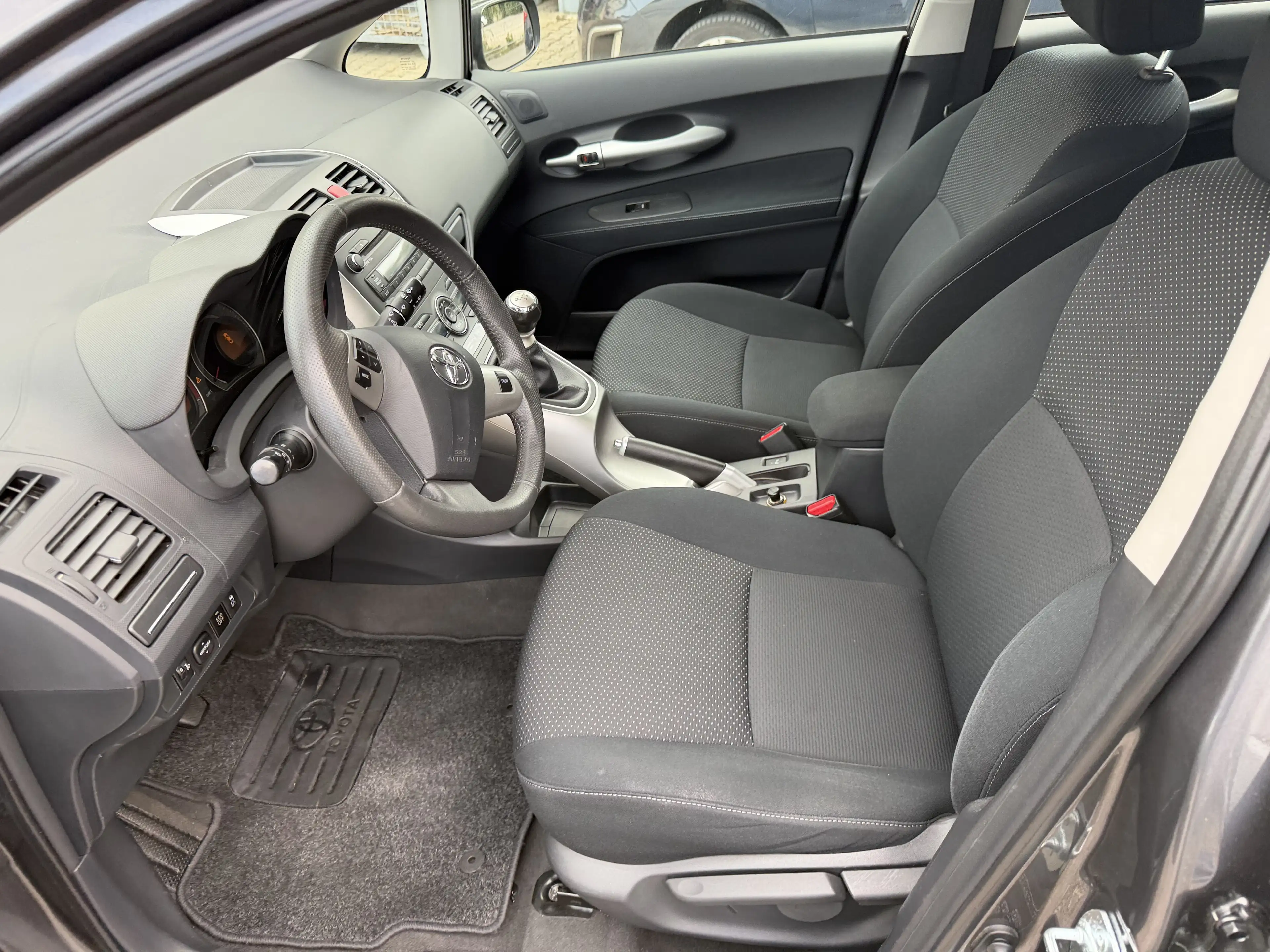 Toyota Auris Auris 5-Türer 1.33 VVT-i — photo 5