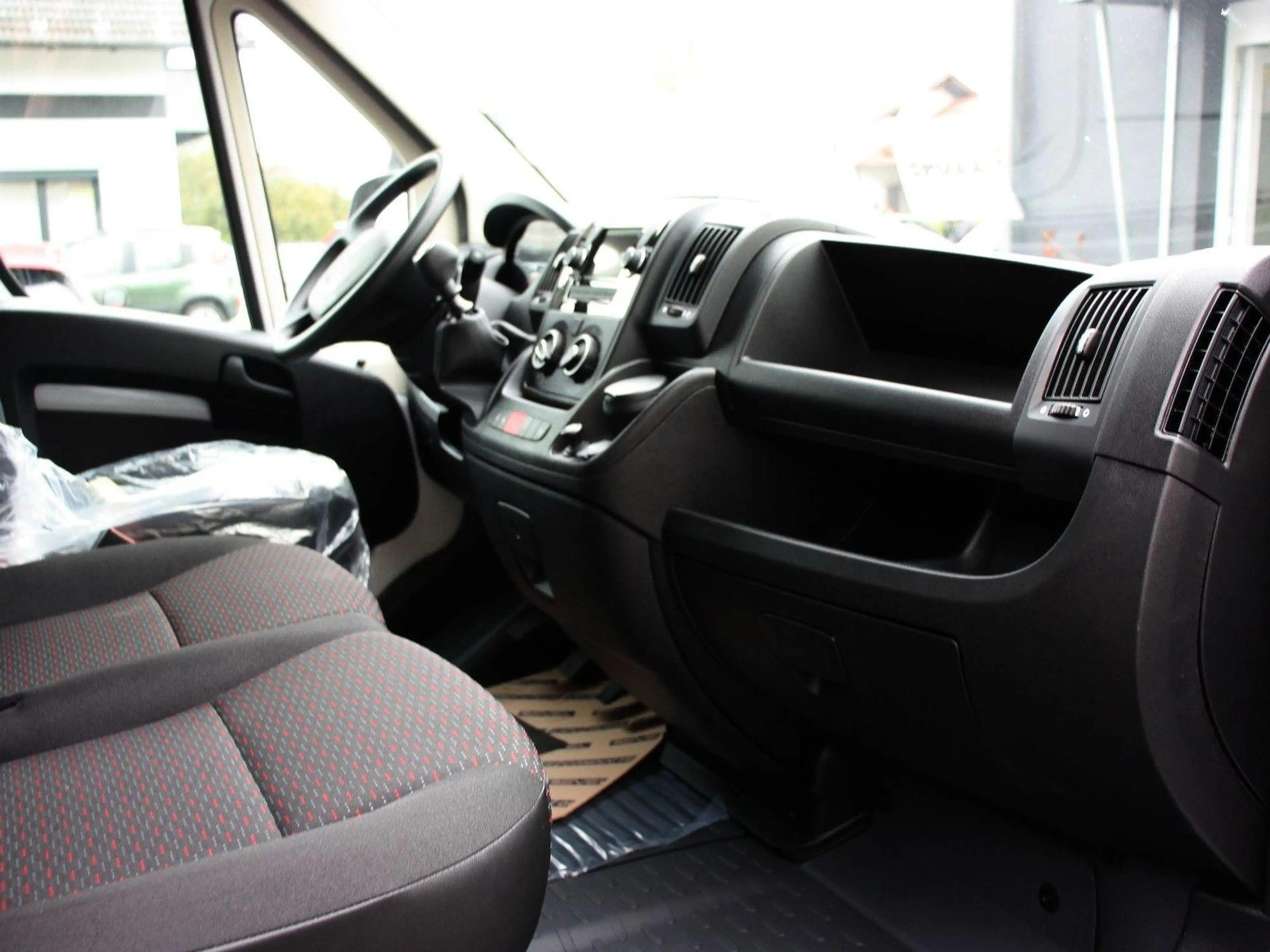 Peugeot Boxer 2.2 BlueHDI L3H2 LED-Paket Kamera Holzboden — photo 12