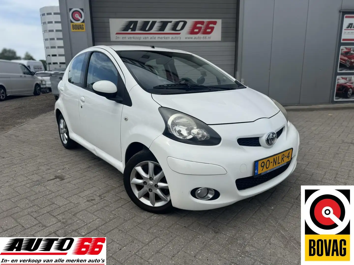 Toyota Aygo 1.0-12V Dynamic Navigator 5 drs AIRCO Fehér - 2