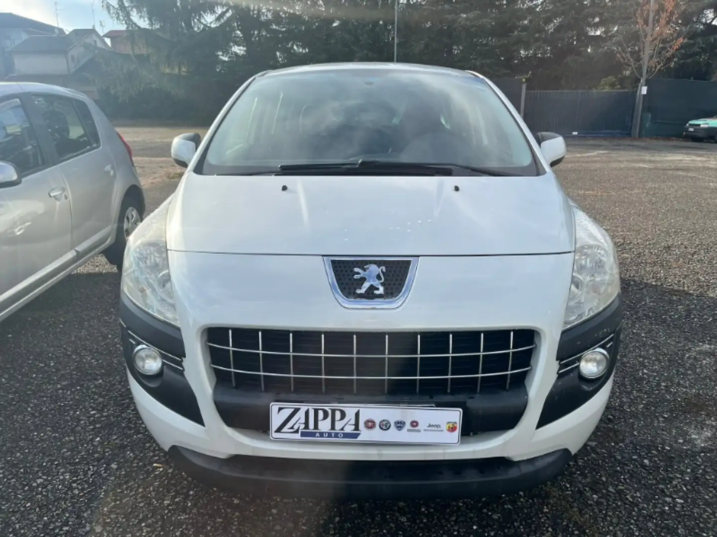 Peugeot 3008 1.6 HDi 110CV cambio robotizzato Premium Bianco - 2