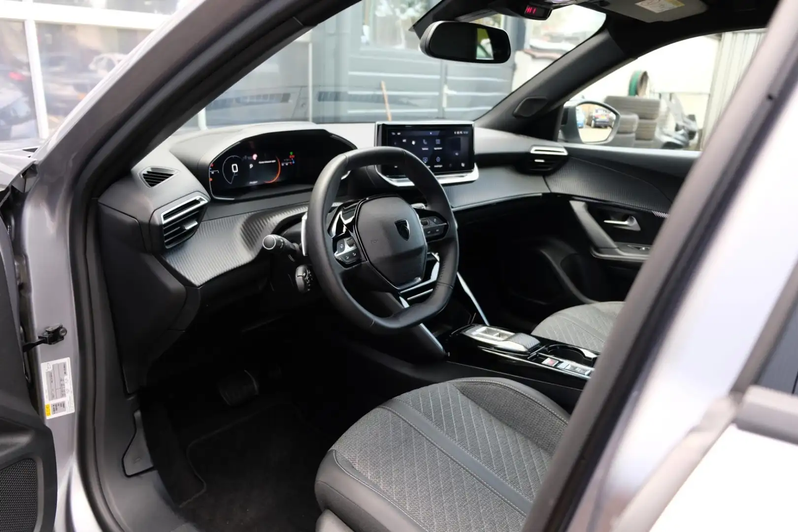 Peugeot 2008 1.2 Hybrid 136 Allure *17.761km* ALS NIEUW Panoram Grau - 2