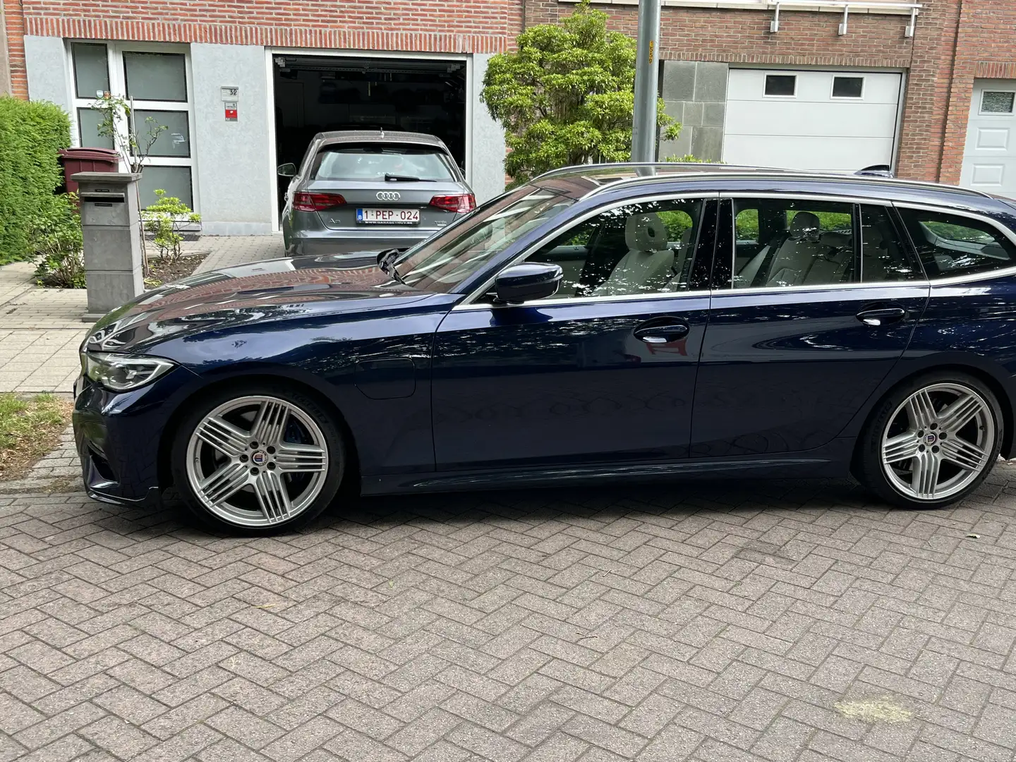 BMW 330 BMW 330e individual, full merino leather, Alpina Bleu - 1