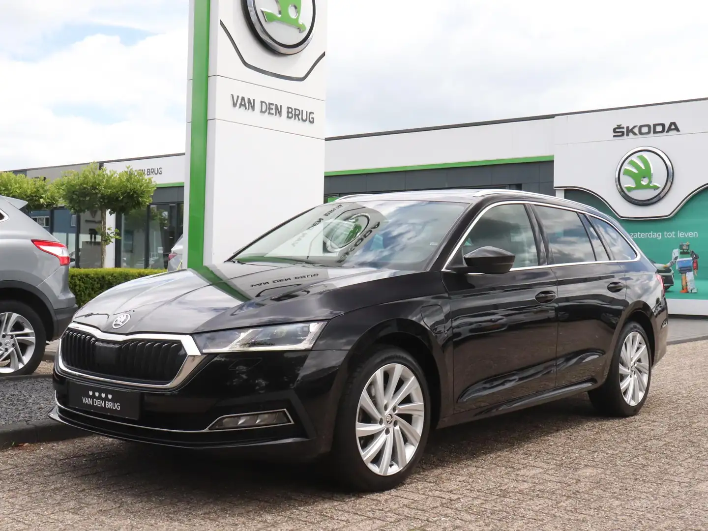 Skoda Octavia Combi 1.4 TSI iV 204pk PHEV Business Edition Plus Zwart - 1