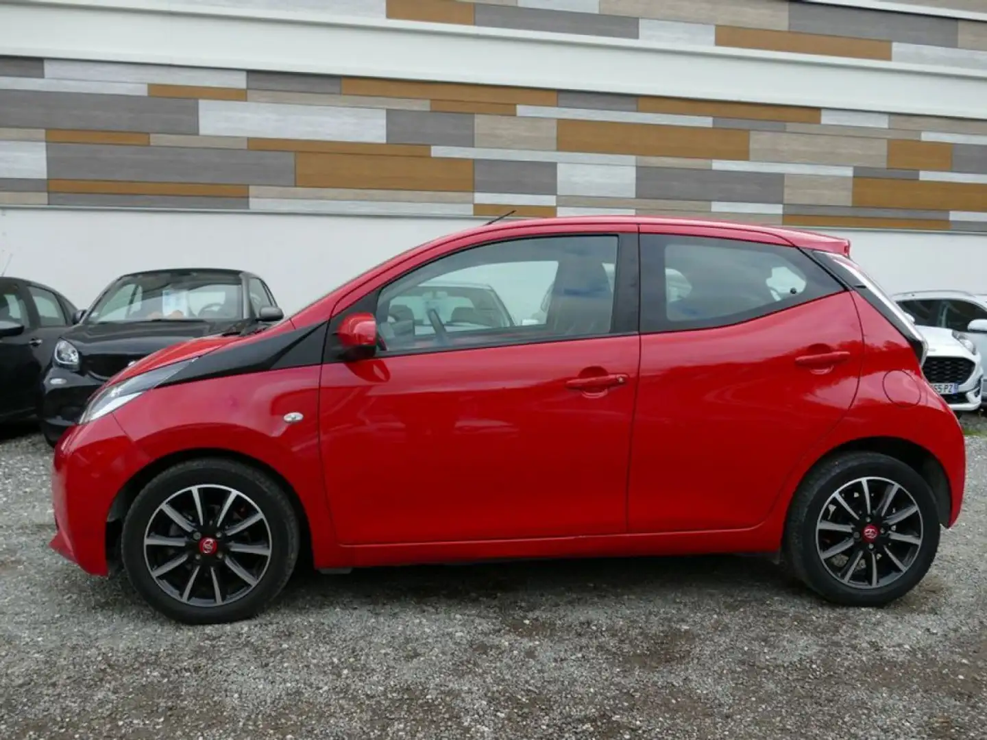 Toyota Aygo 1.0 VVT-I 68 Ch X-CLUSIV BVM5 Rot - 2
