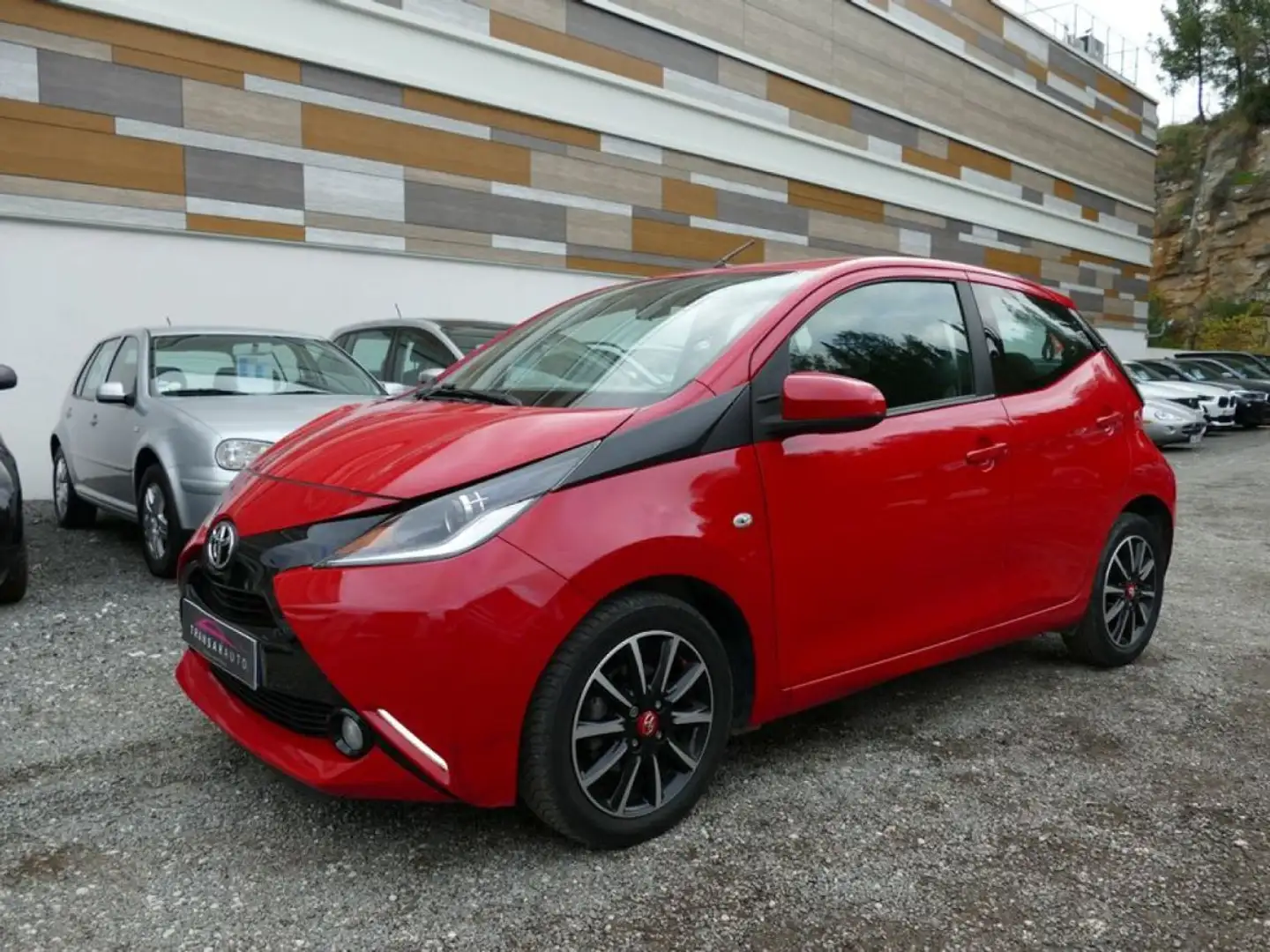 Toyota Aygo 1.0 VVT-I 68 Ch X-CLUSIV BVM5 Rot - 1