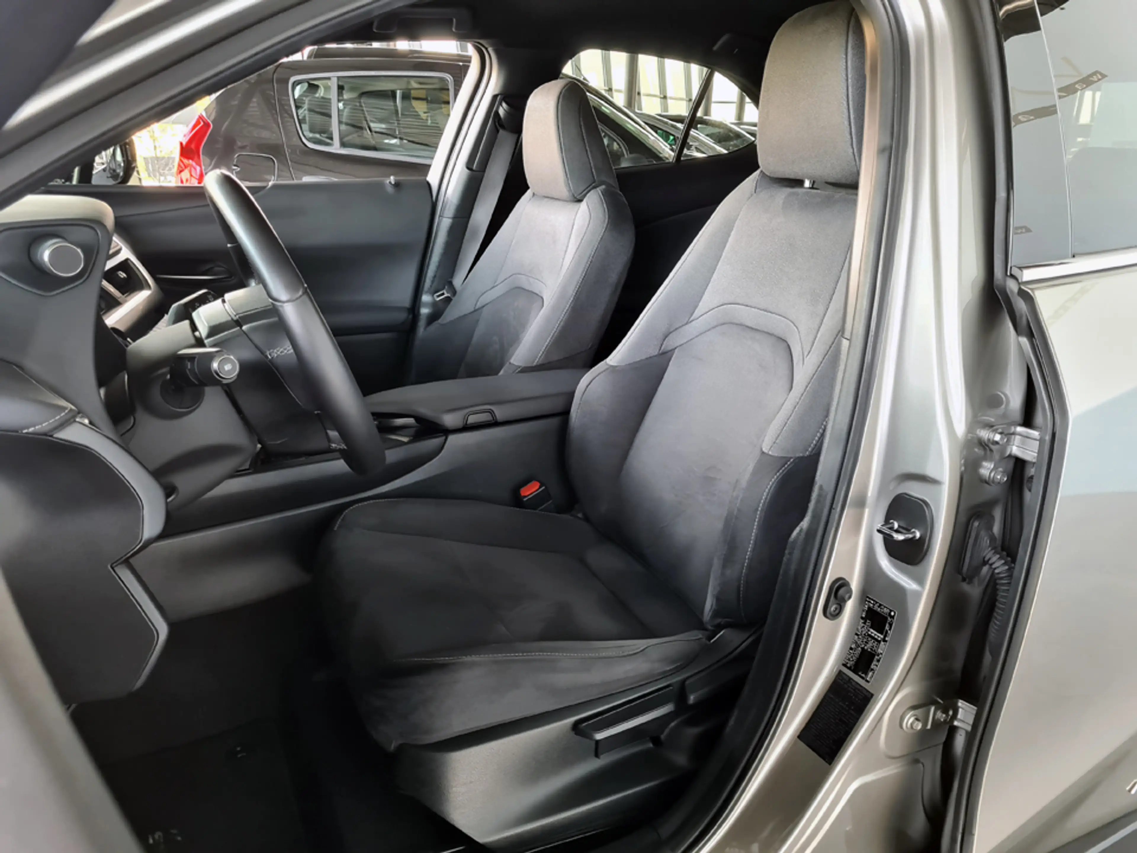 Lexus UX 250h 2.0 Style edition /Apple Carplay/Android auto/Adap — photo 2