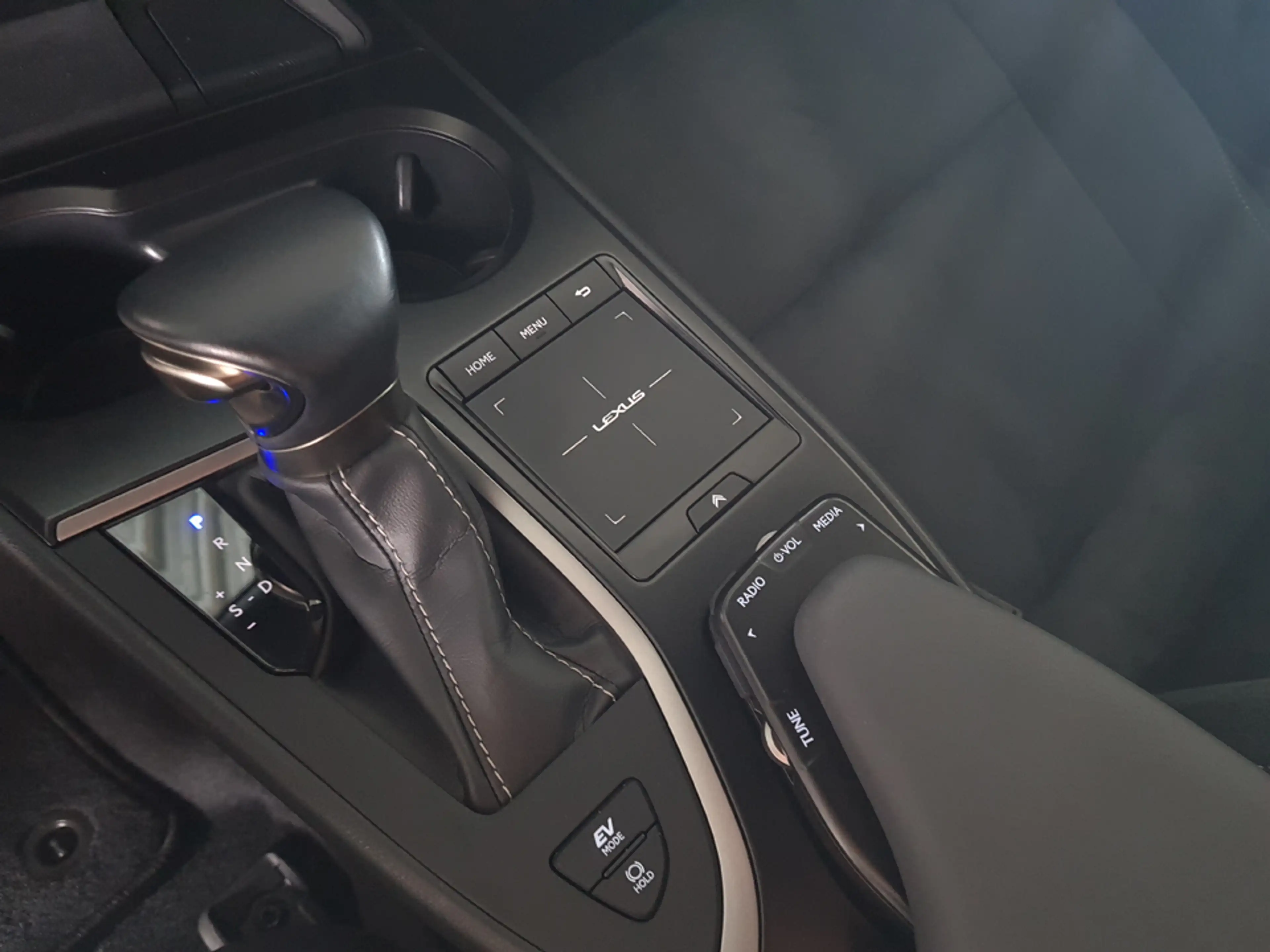 Lexus UX 250h 2.0 Style edition /Apple Carplay/Android auto/Adap — photo 21