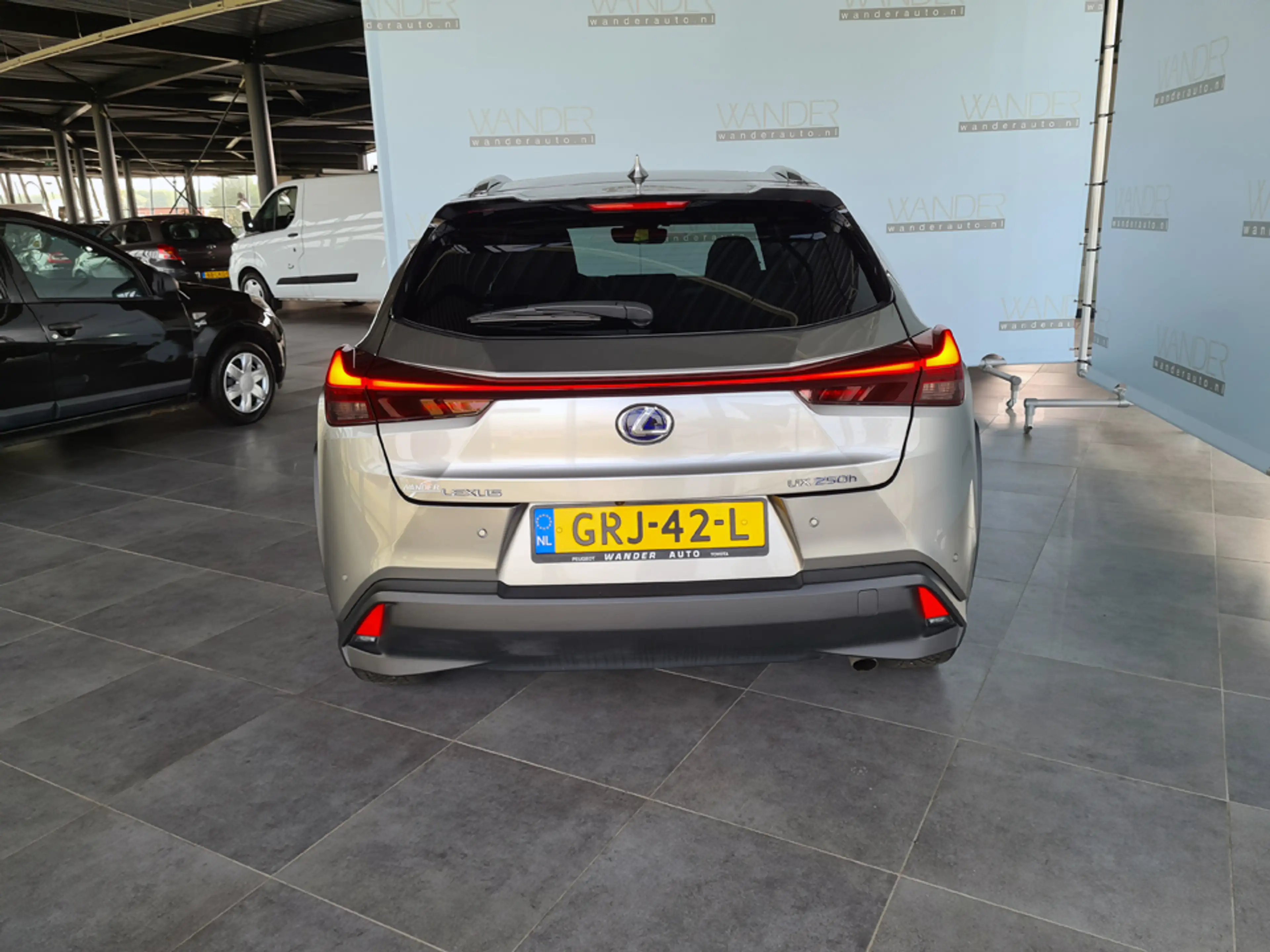Lexus UX 250h 2.0 Style edition /Apple Carplay/Android auto/Adap — photo 7