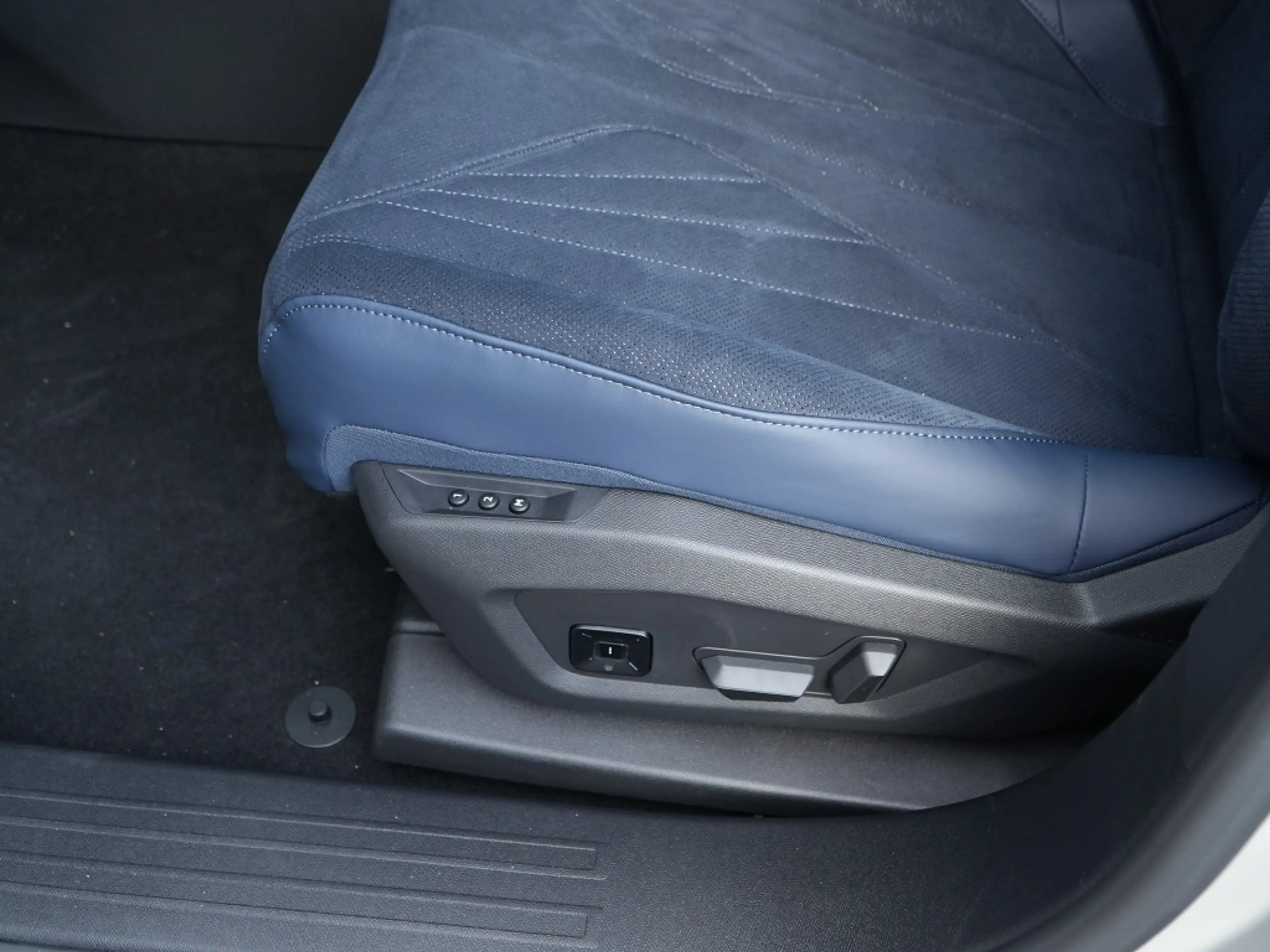 DS Automobiles DS 7 No E-Tense Etoile 74kWh | Pano | Focal | Comfort | — photo 12