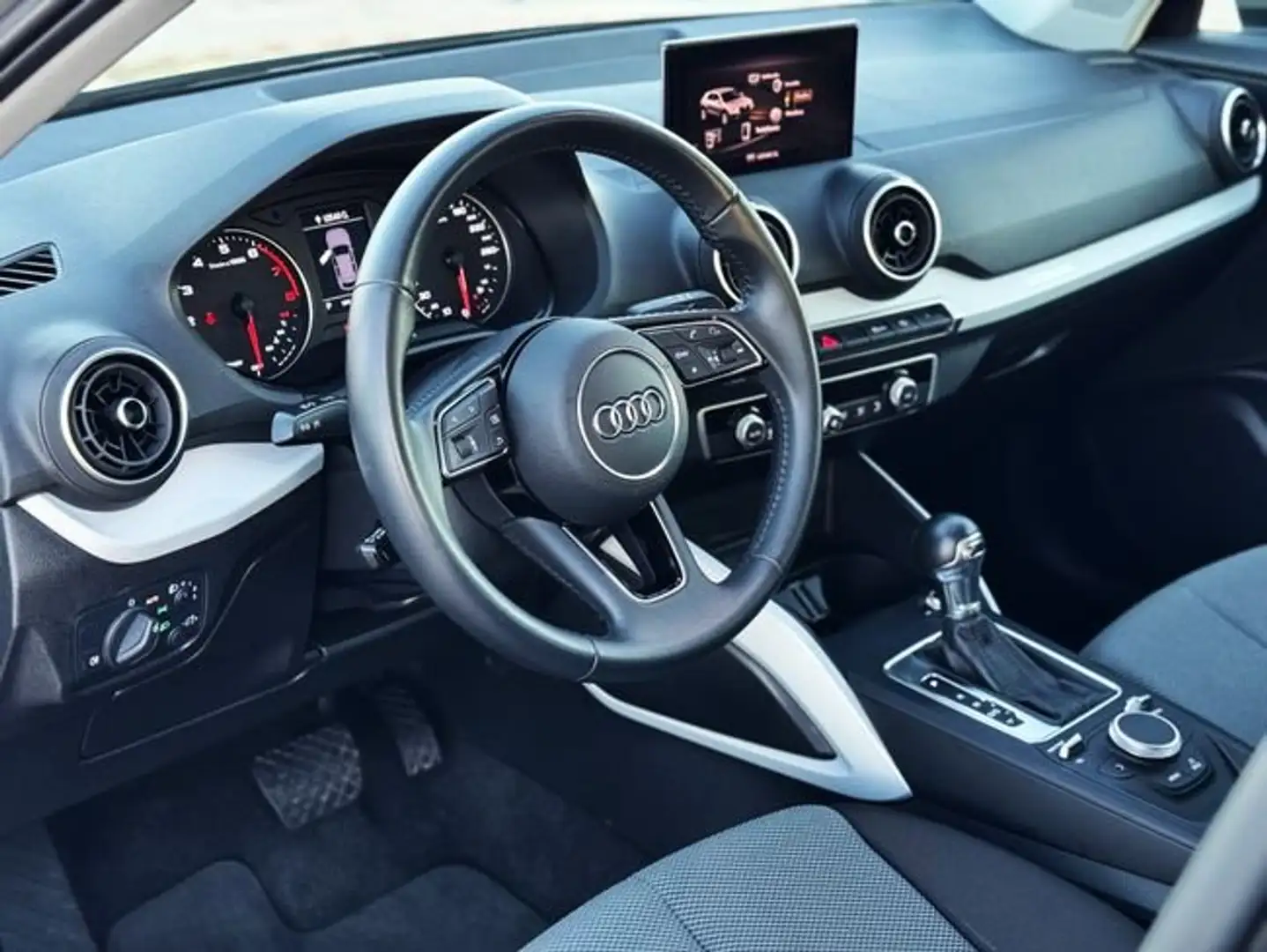 Audi Q2 DESIGN 35 TFSI S TRONIC con LEVAS, CONTROL DE VELO Gris - 2