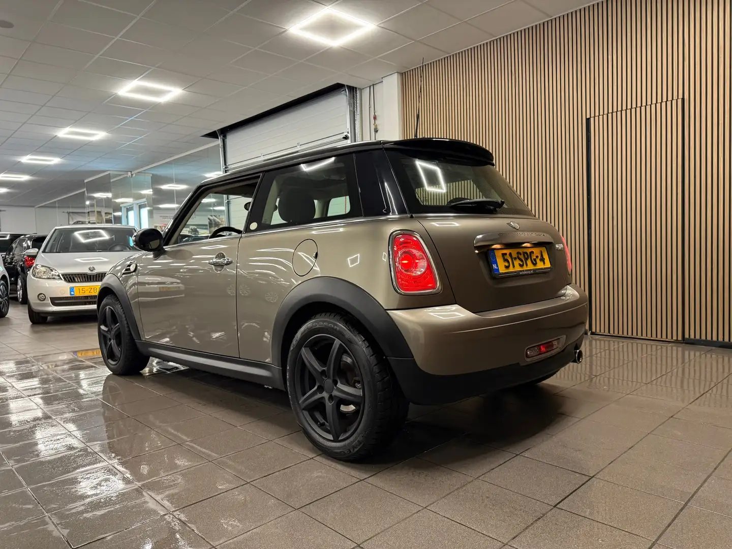 MINI Cooper Mini 1.6 10 Years II * Panoramadak / Stoelverwarmi Gris - 2