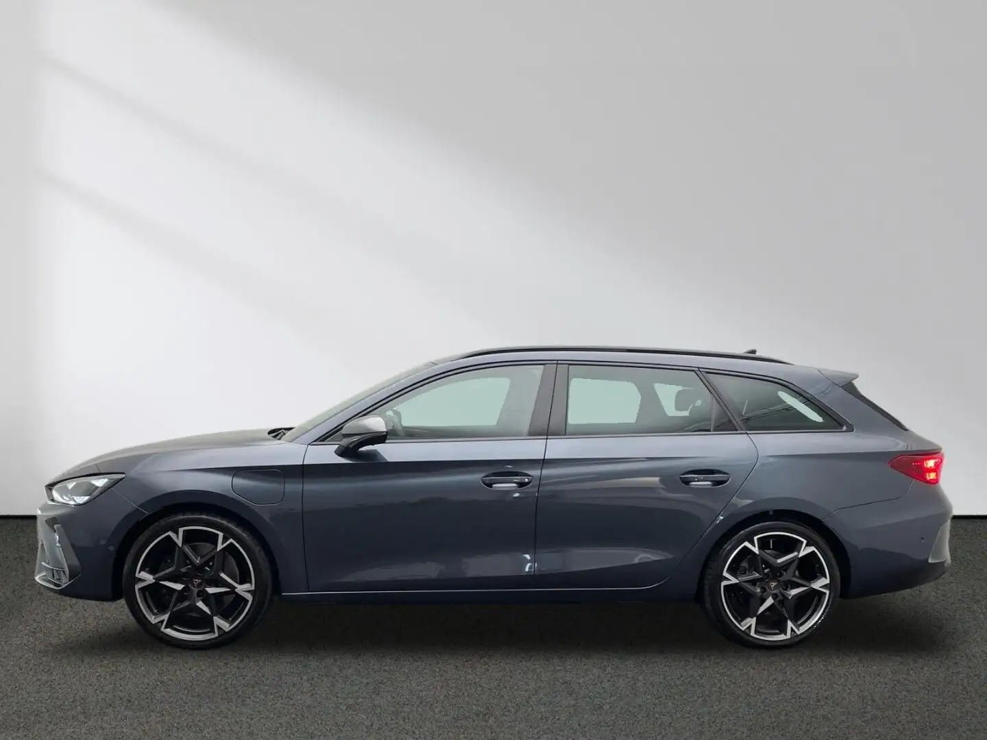 CUPRA Leon Sportstourer VZ 1.5 e-Hybrid DSG AHK Matrix Grau - 2