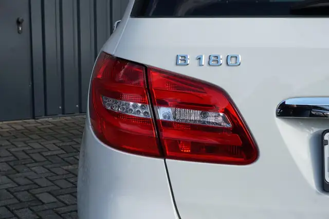 Mercedes-Benz B Class view 11