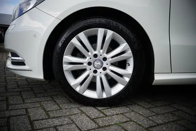 Mercedes-Benz B Class view 13
