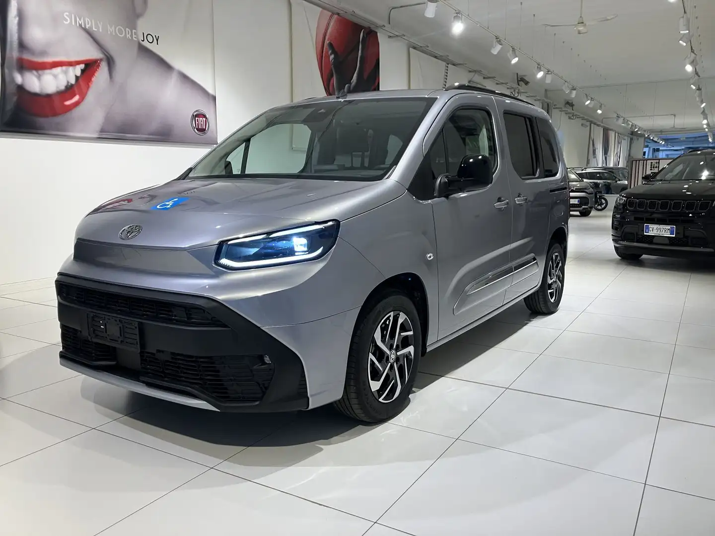 Toyota Proace City 1.2 110 CV PC 5p. Executive Trasporto Disabili 4+1 Grigio - 1