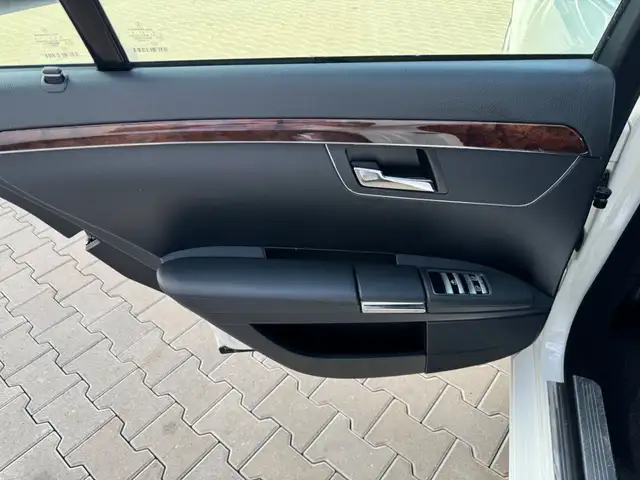 Mercedes-Benz S-Class view 22