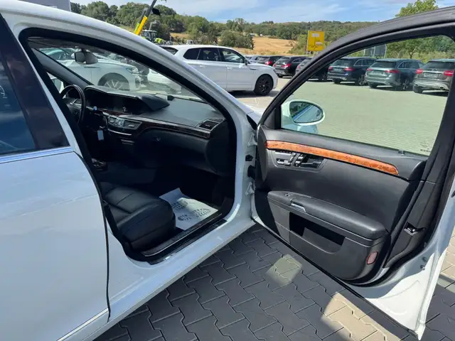 Mercedes-Benz S-Class view 17