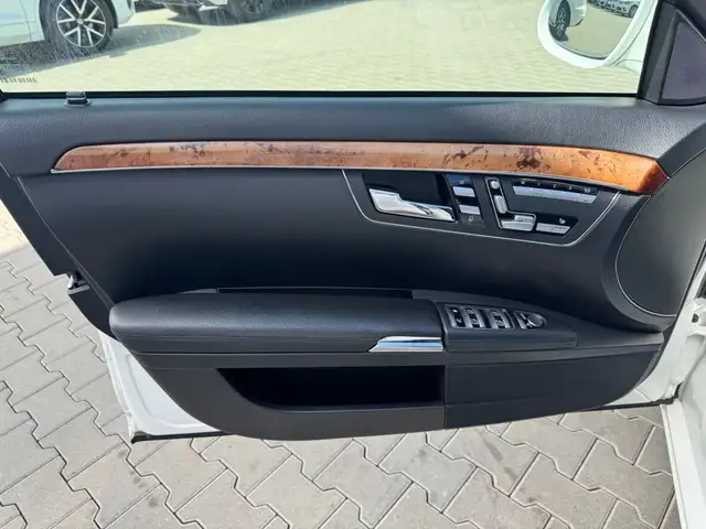 Mercedes-Benz S Class view 9
