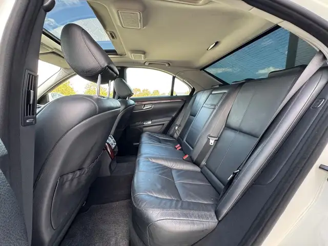 Mercedes-Benz S-Class view 23