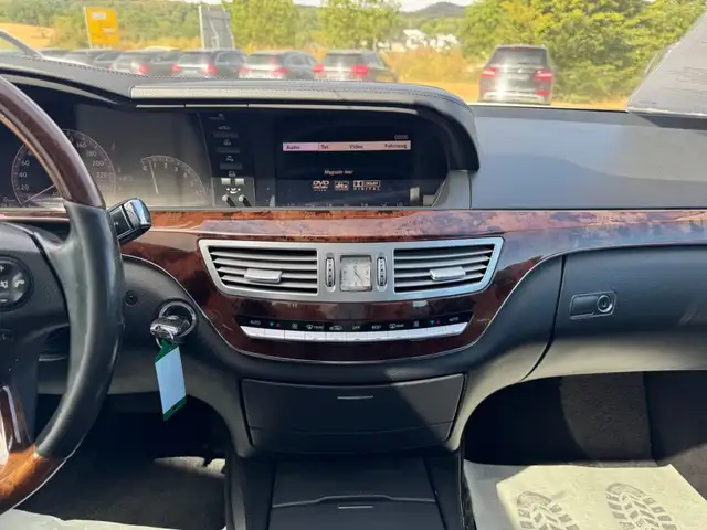 Mercedes-Benz S Class view 14