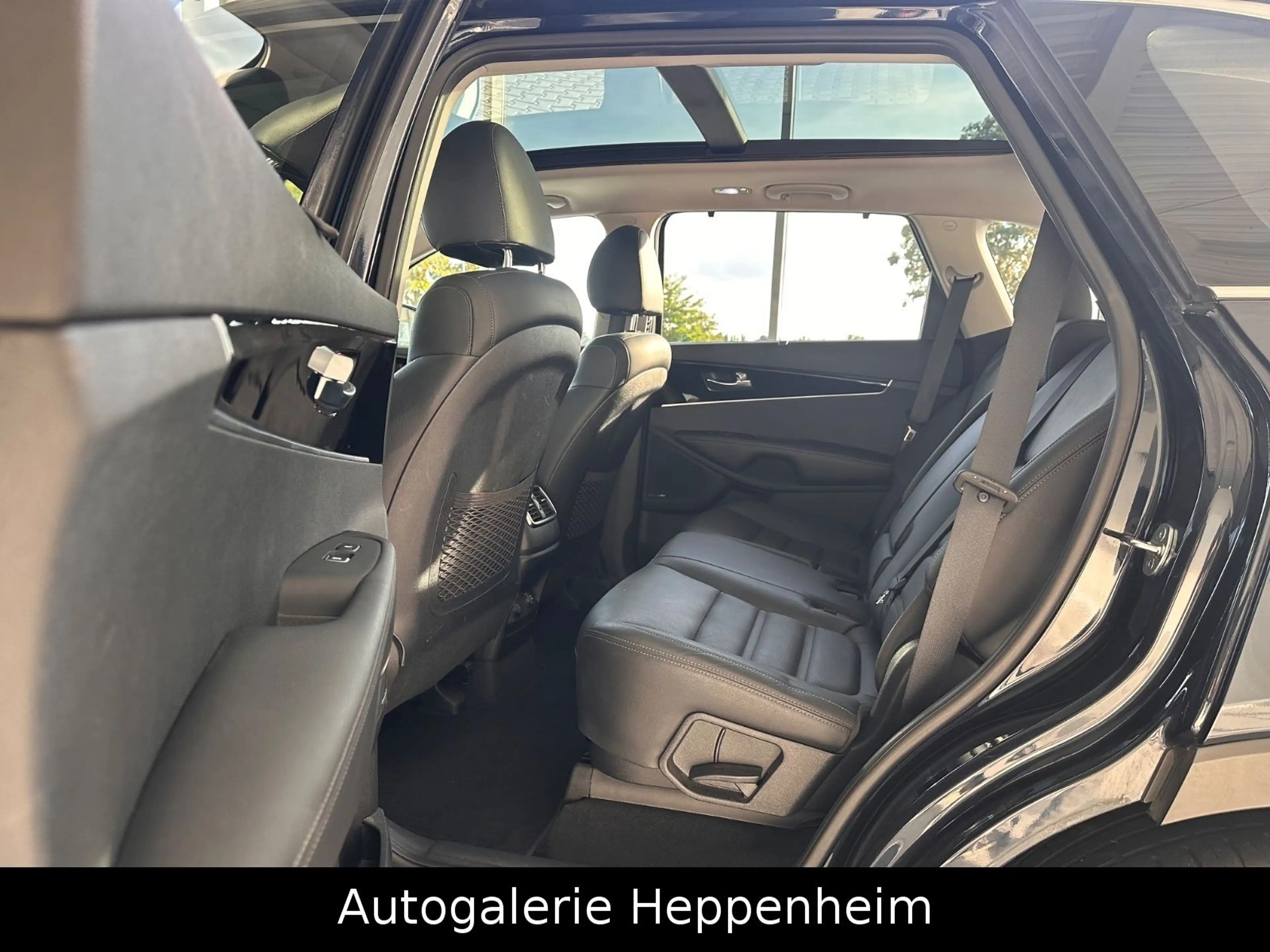Kia Sorento Platinum Edition 4WD — photo 11