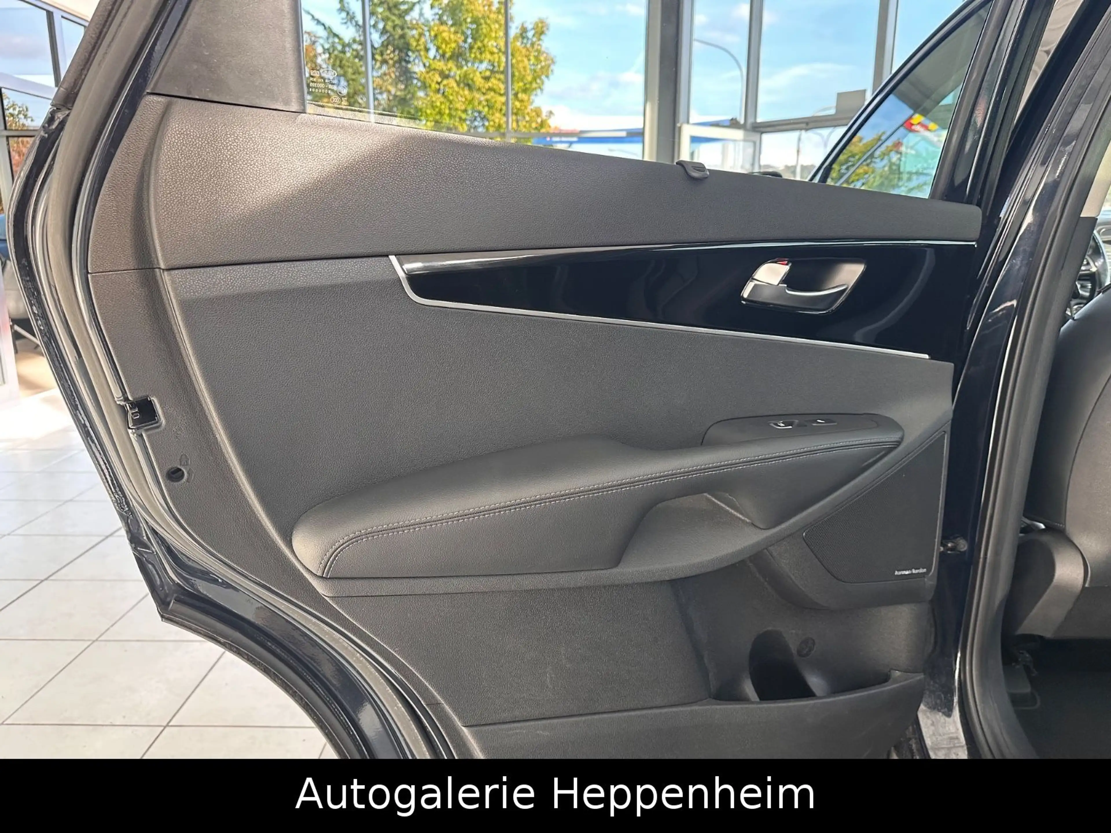 Kia Sorento Platinum Edition 4WD — photo 12
