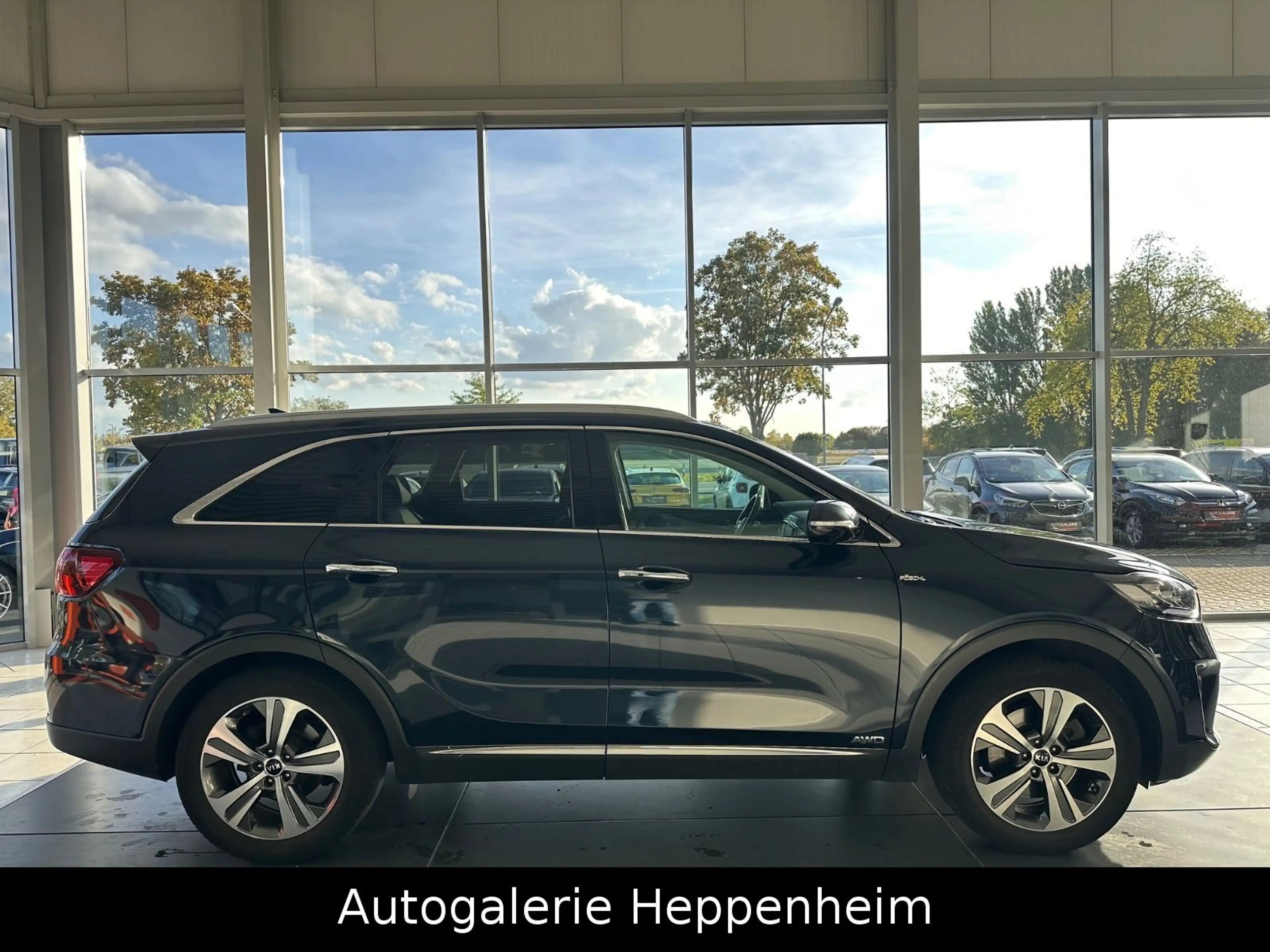 Kia Sorento Platinum Edition 4WD — photo 4