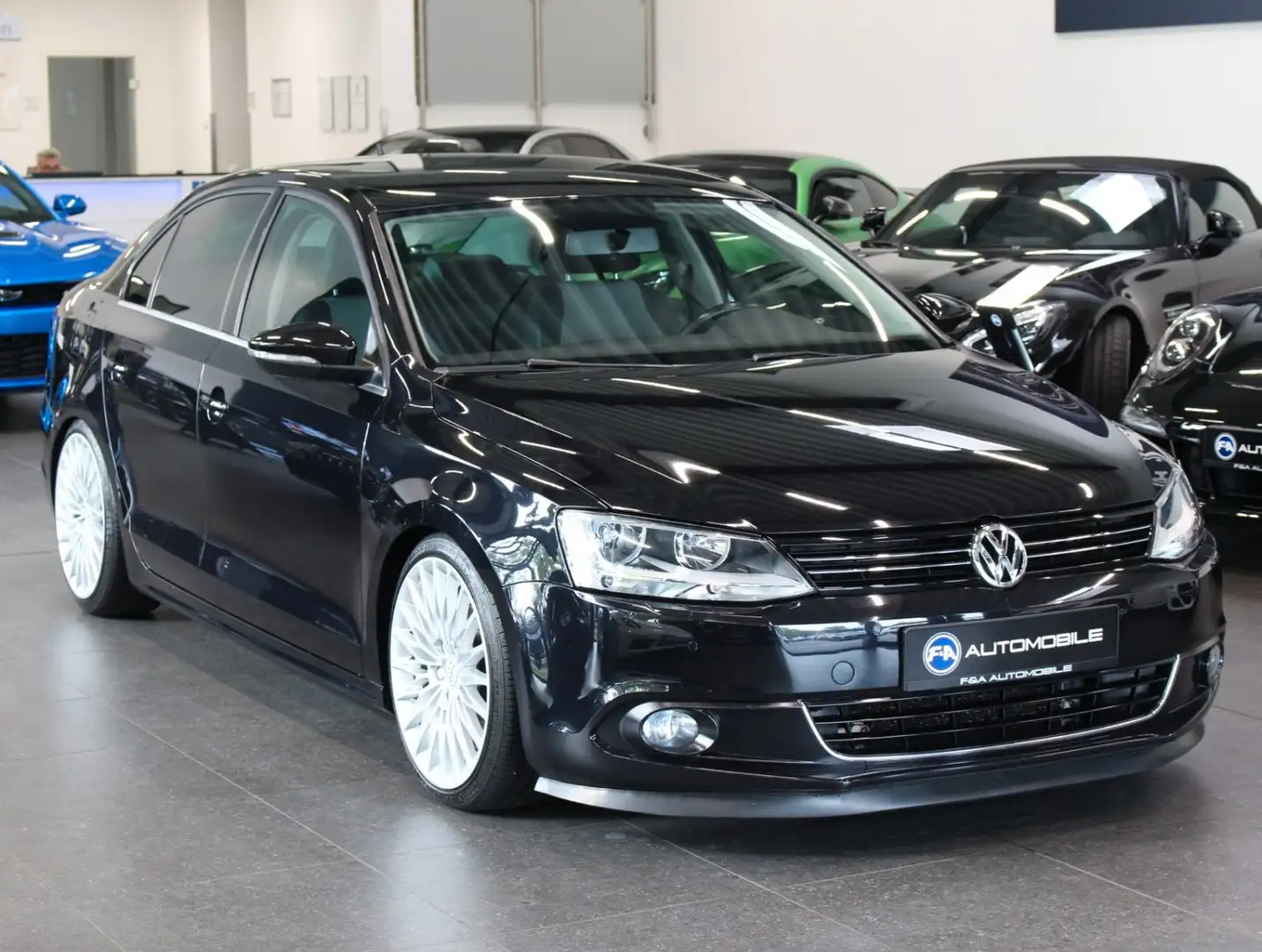 Volkswagen Jetta VI Highline Schwarz - 2