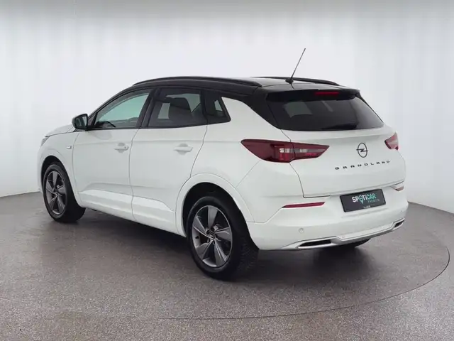 Opel Grandland view 4