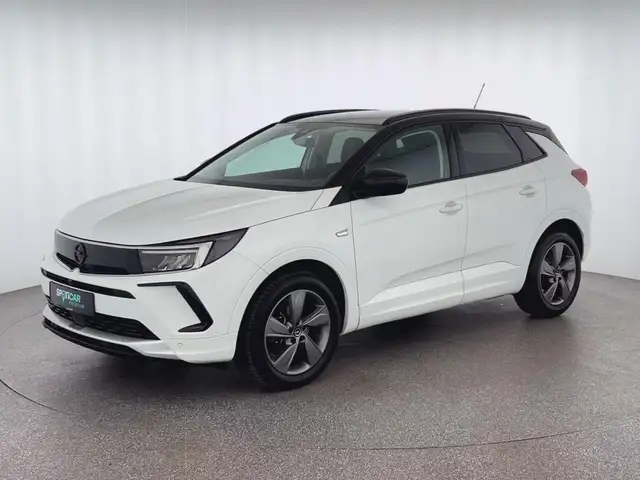 Opel Grandland view 3