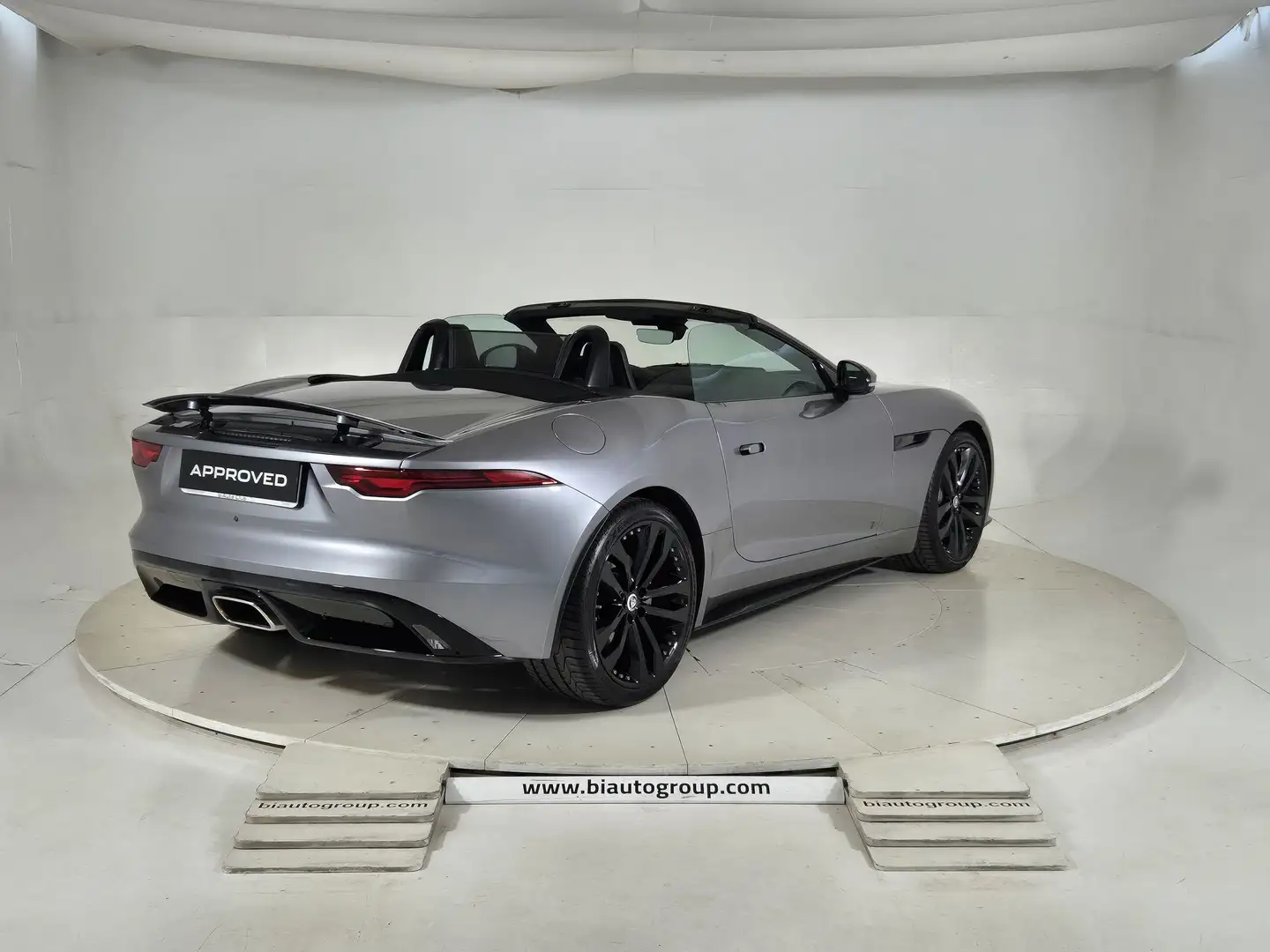 Jaguar F-Type 2020 Convertibile Cabrio 2.0 i4 R-Dynamic rwd 300 Grau - 2