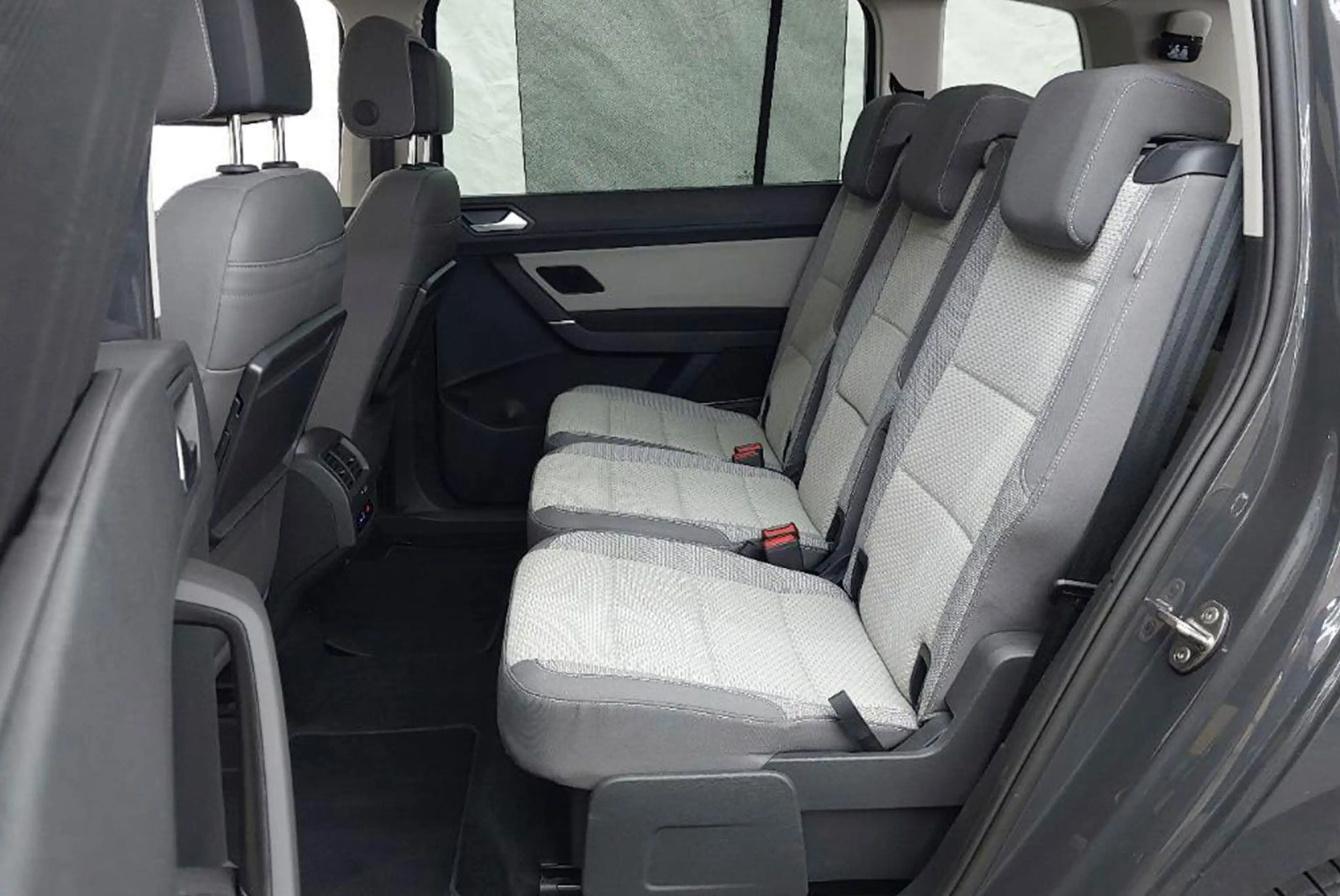 Volkswagen Touran 1,5 IQ.LIGHT+Kamera+Panorama+7-Sitzer+AHK — photo 12