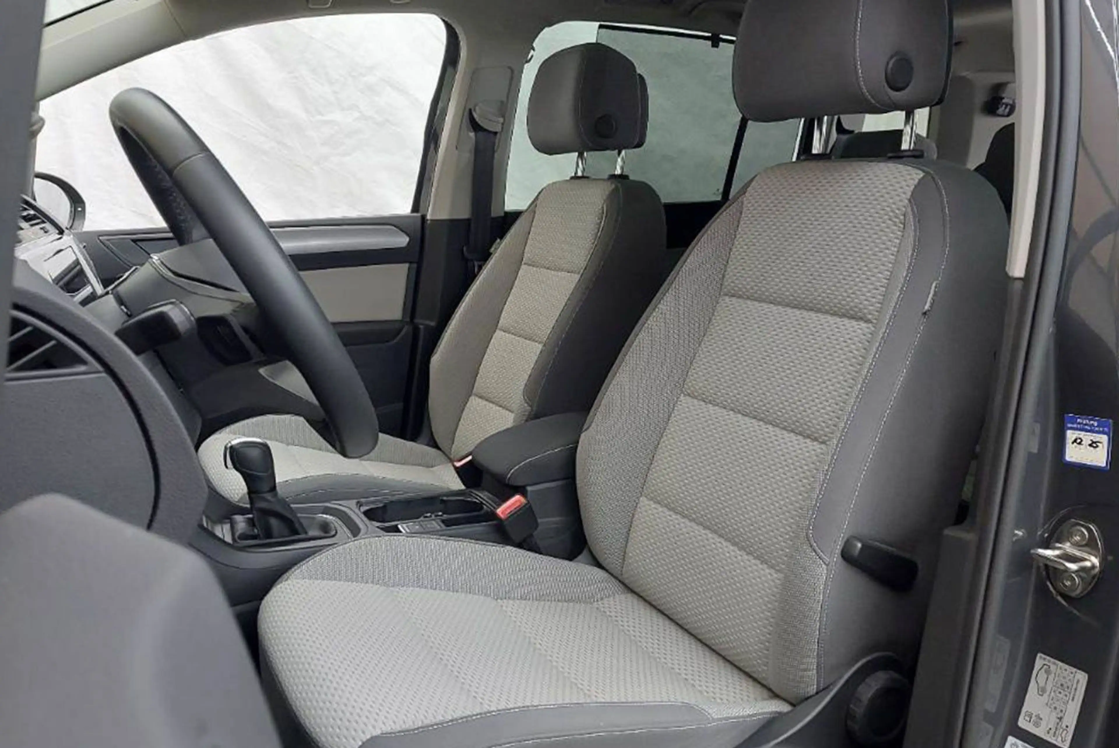 Volkswagen Touran 1,5 IQ.LIGHT+Kamera+Panorama+7-Sitzer+AHK — photo 10
