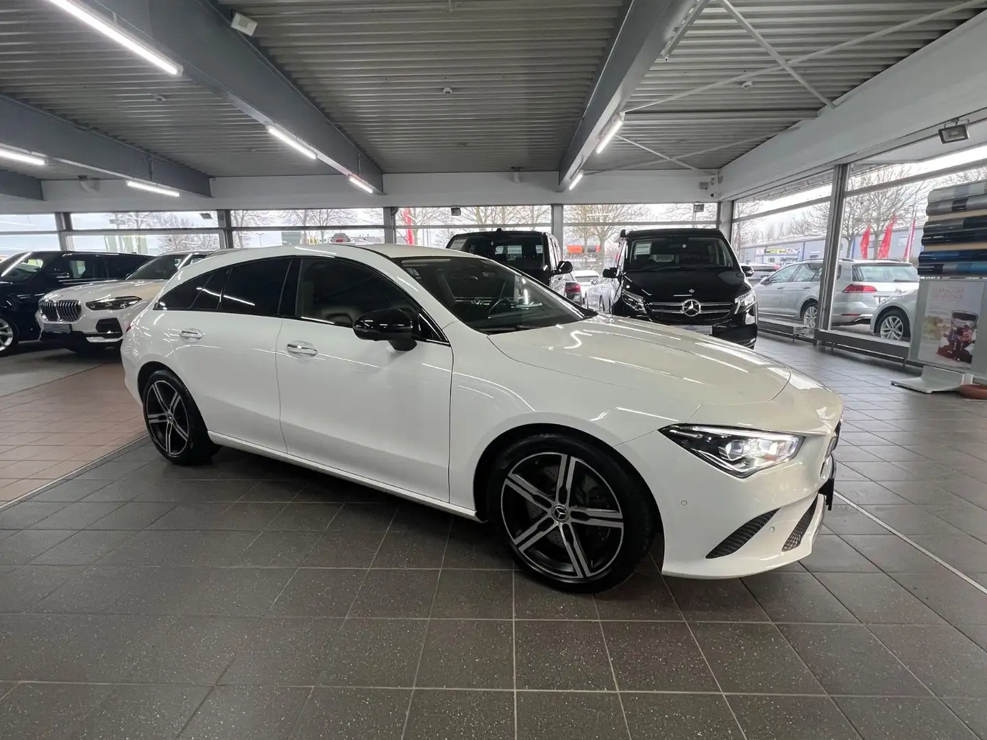 Mercedes-Benz CLA 220 CLA 220d SB 4M Progressive VIELE EXTRA PAKETE Weiß - 2