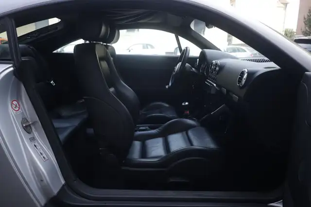 Audi TT view 8