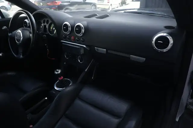Audi TT view 6