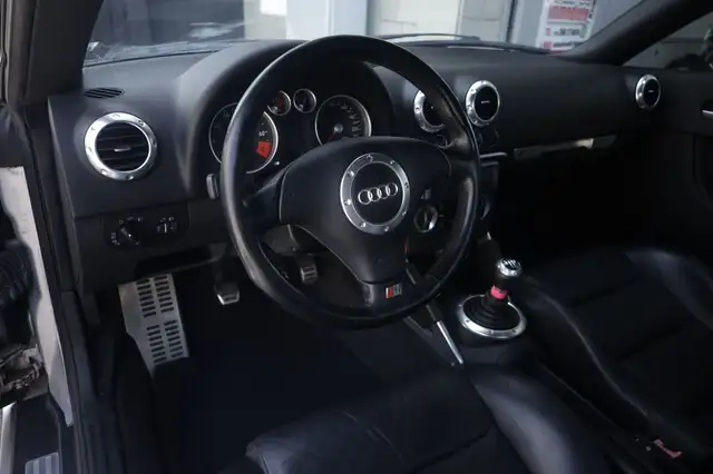 Audi TT view 11