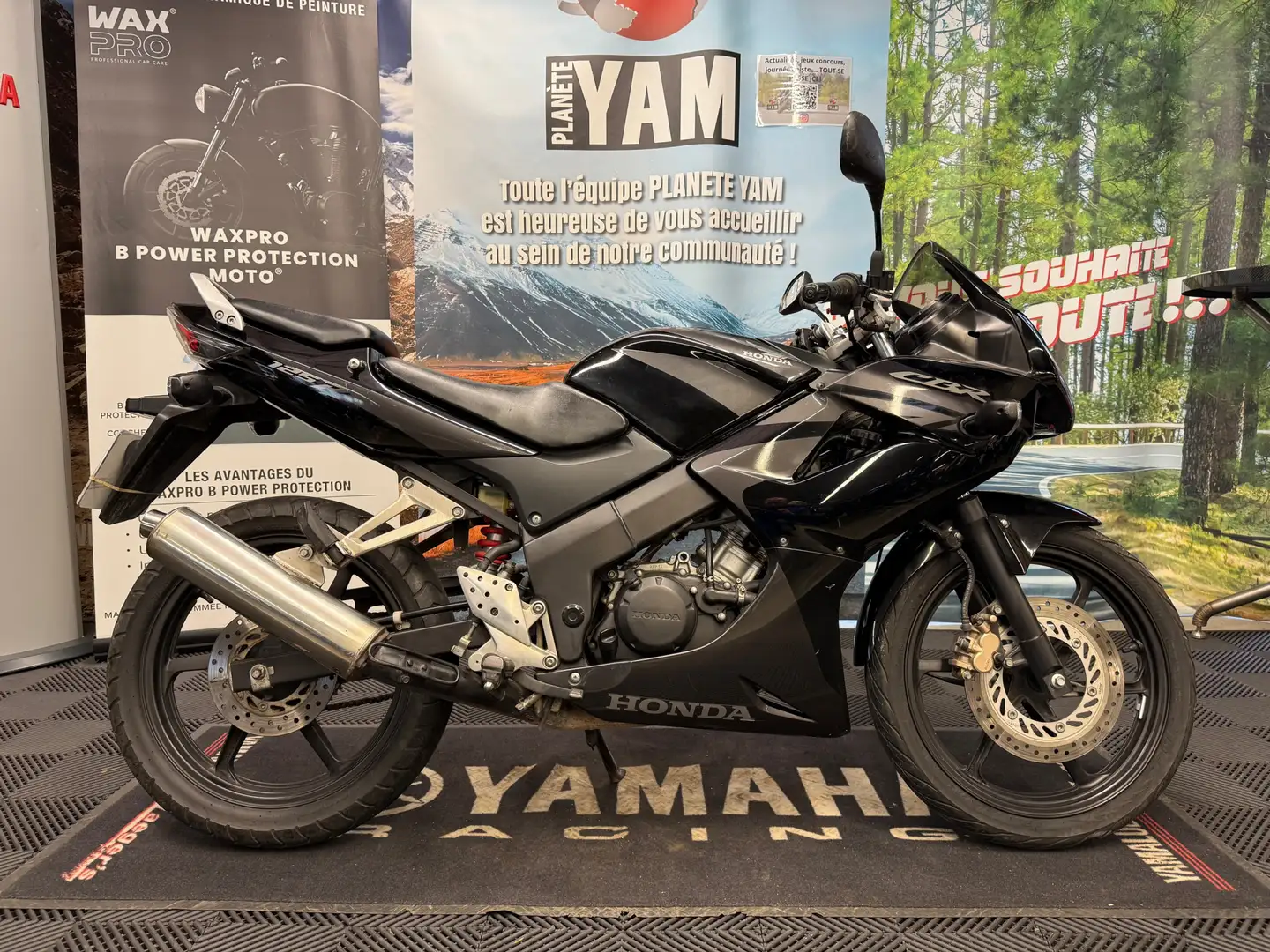 Honda CBR 125 Schwarz - 1