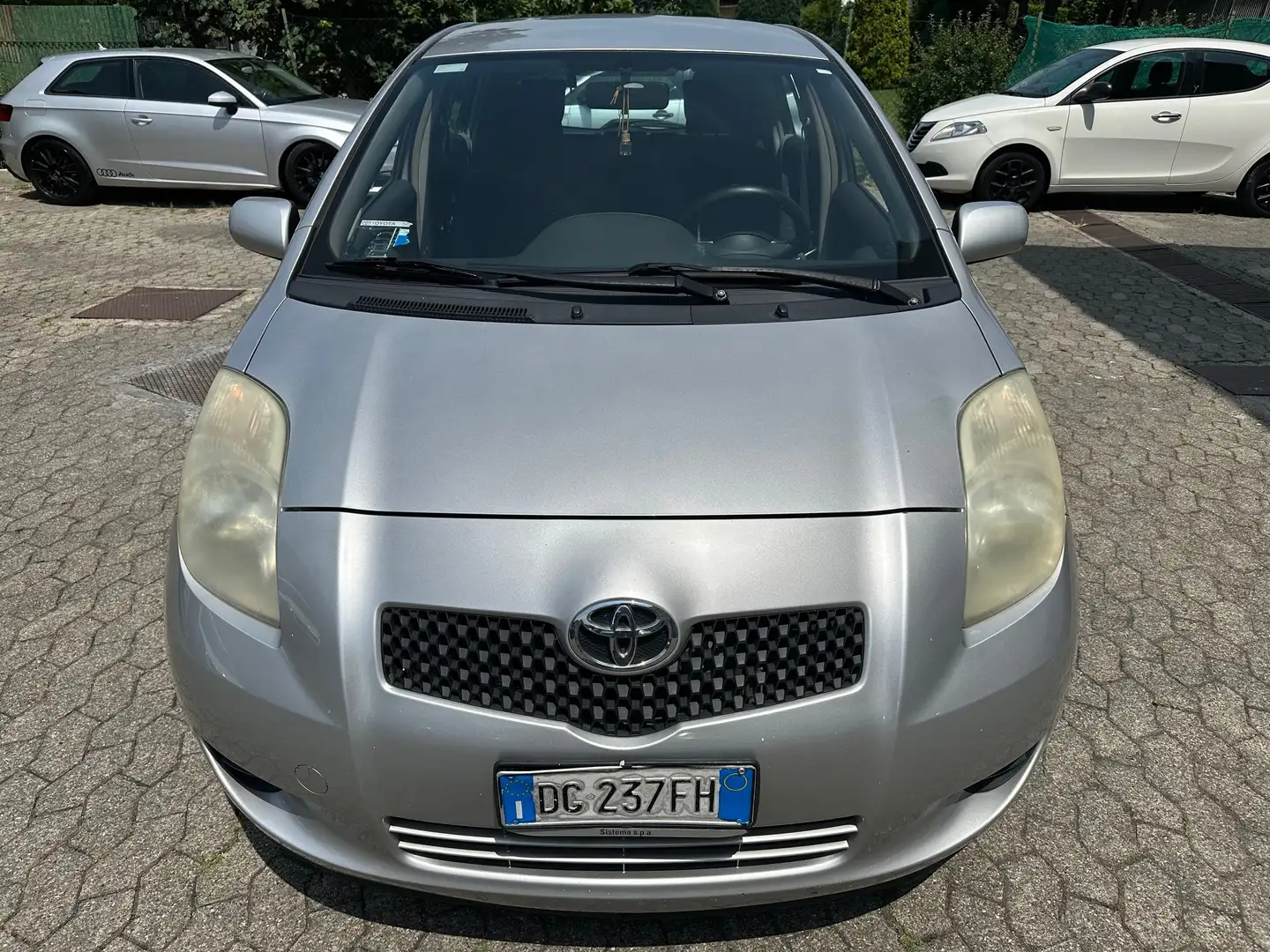 Toyota Yaris Yaris II 2005 5p 1.4 d-4d Sol*CLIMA*NEOPATENTATI Grau - 2