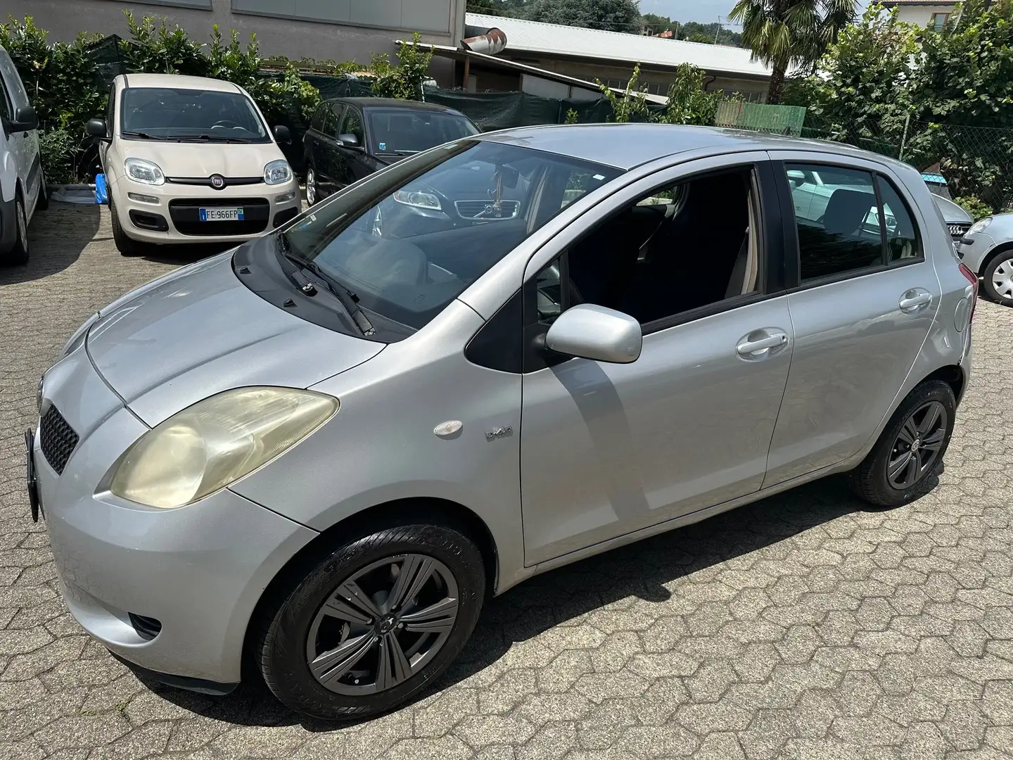 Toyota Yaris Yaris II 2005 5p 1.4 d-4d Sol*CLIMA*NEOPATENTATI Grau - 1
