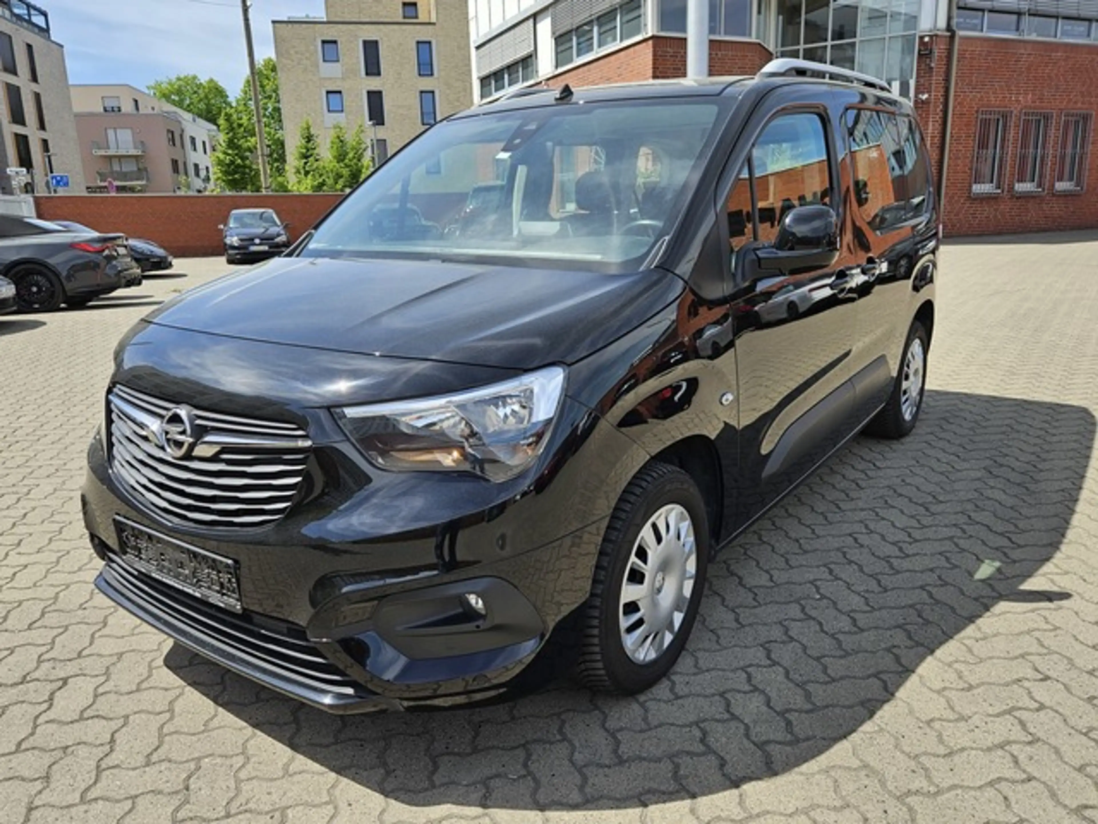 Opel Combo Life 1.5D Selection,Navi,PDC,AHK,VOLL