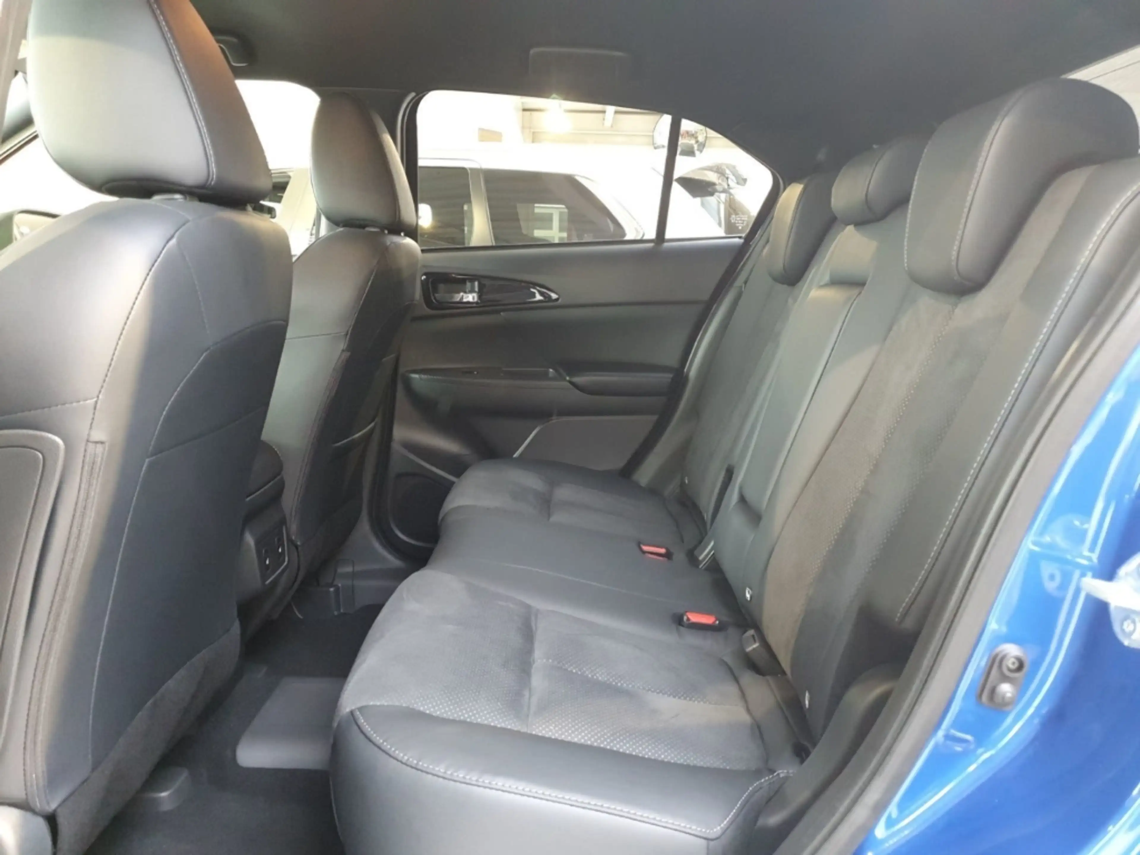 Mitsubishi Eclipse Cross Plug-In Hybrid Plus Navi Standheizung — photo 7
