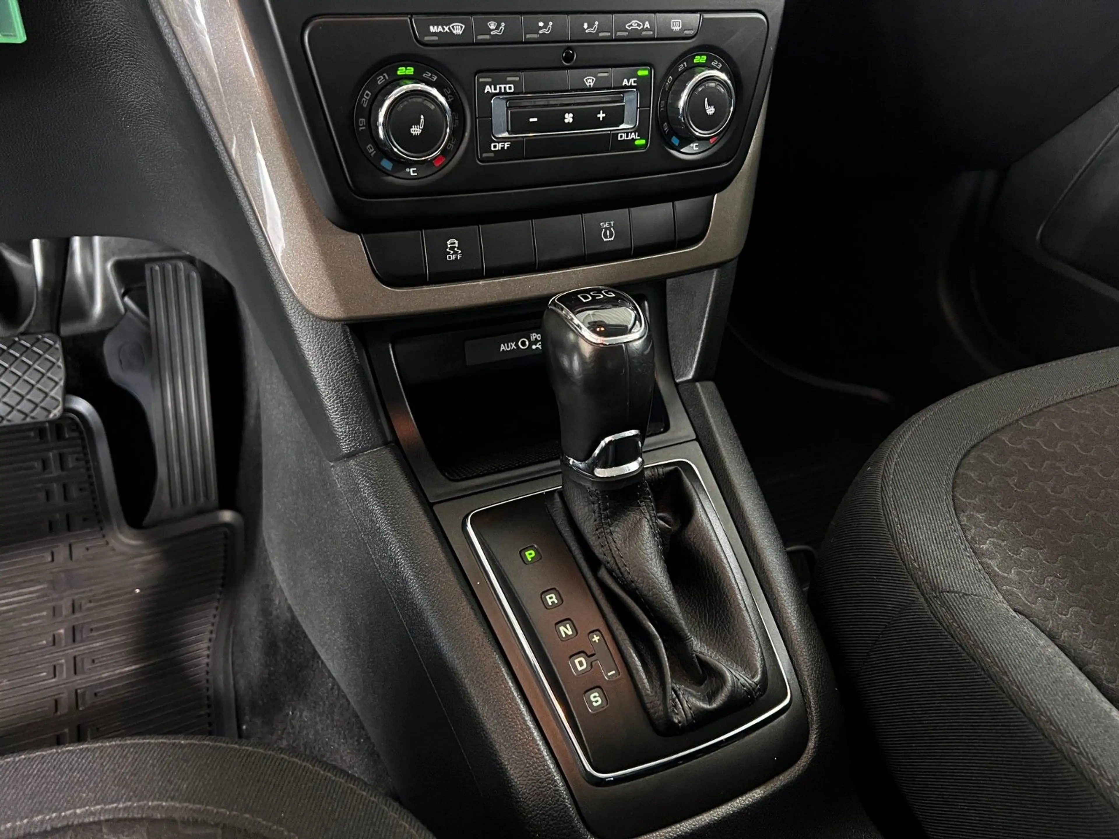 Skoda Yeti Elegance|1-HD | DSG | MEMORY | TEMPO | NAVI — photo 14