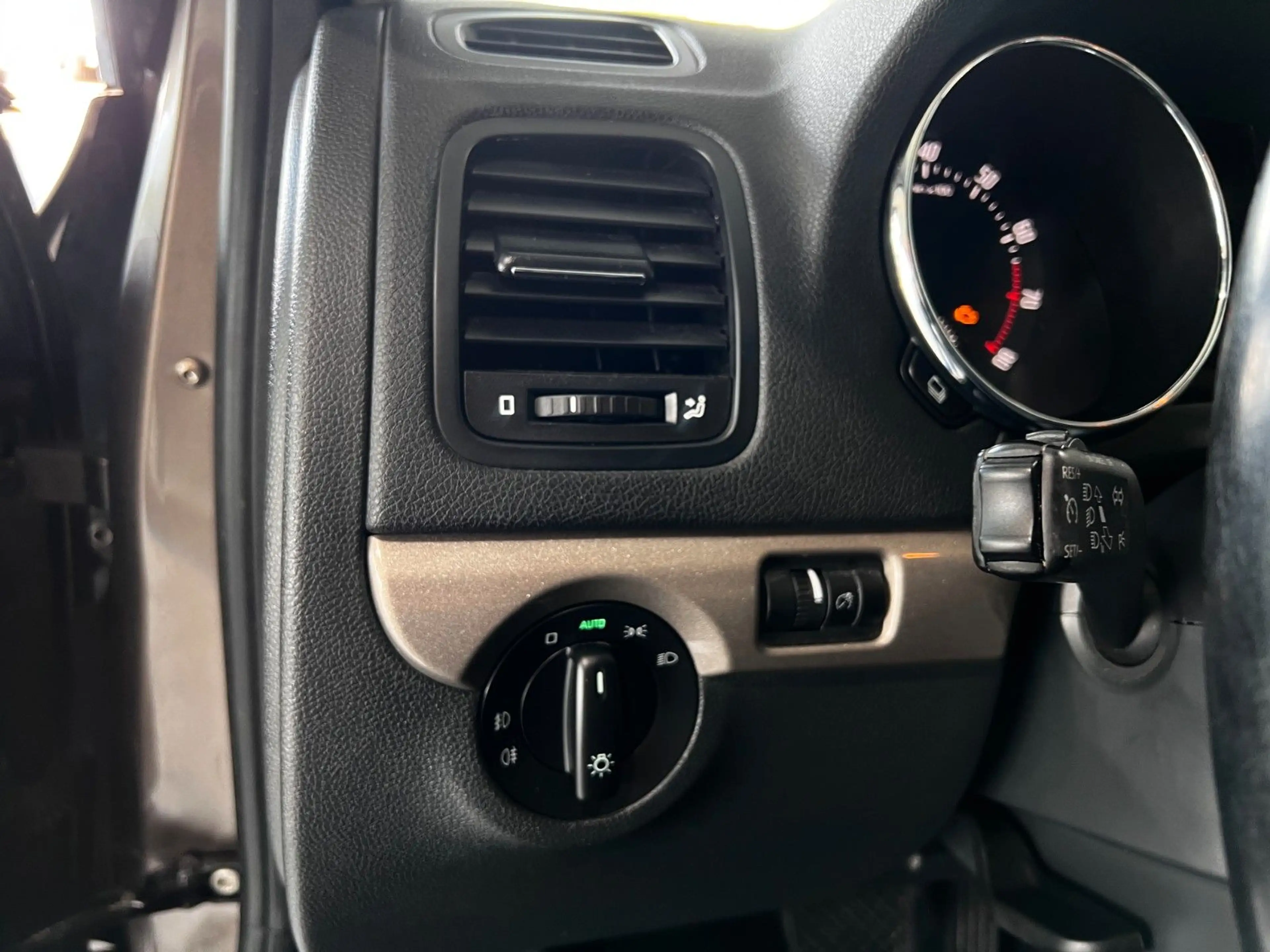Skoda Yeti Elegance|1-HD | DSG | MEMORY | TEMPO | NAVI — photo 15