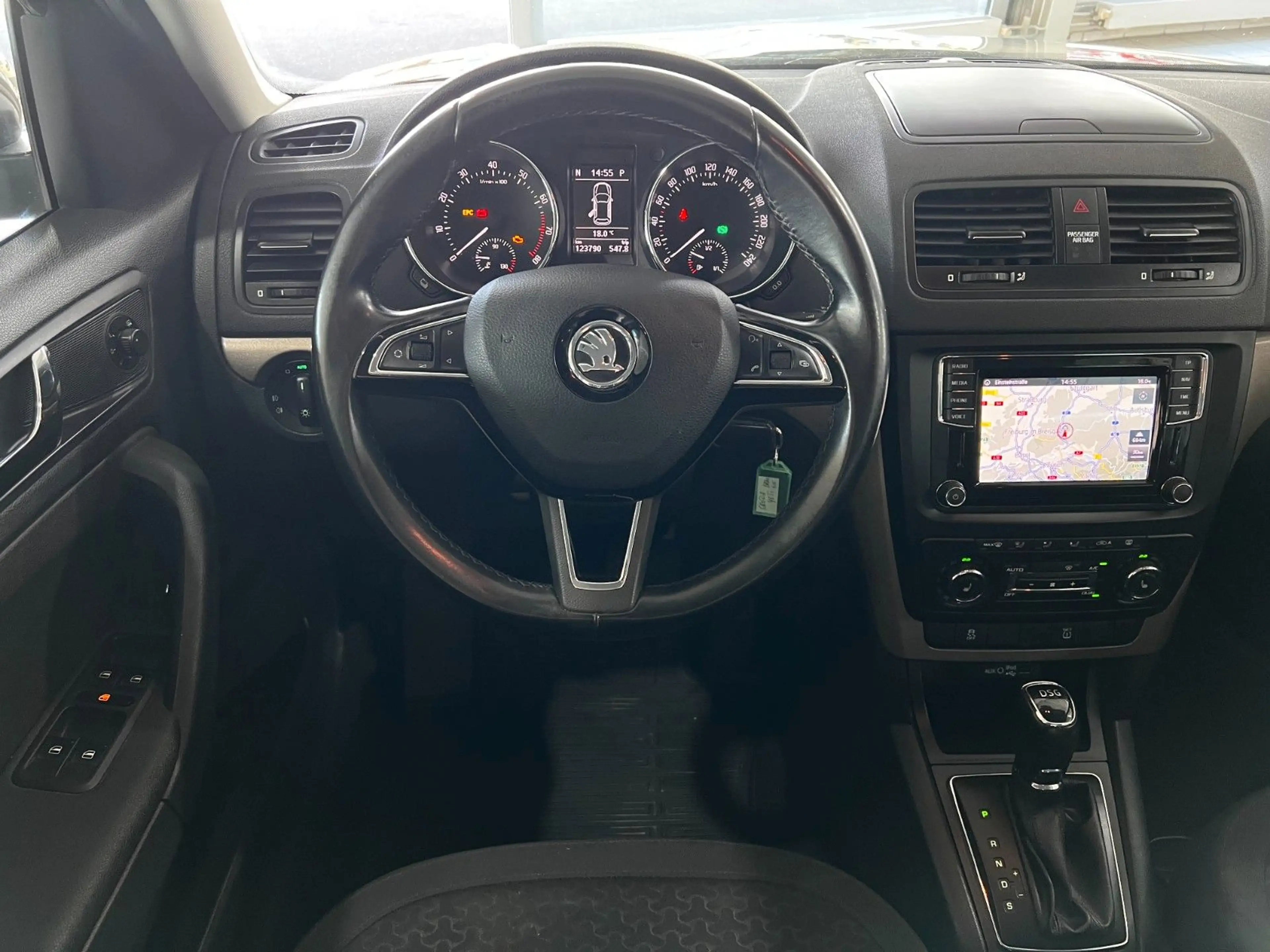 Skoda Yeti Elegance|1-HD | DSG | MEMORY | TEMPO | NAVI — photo 10
